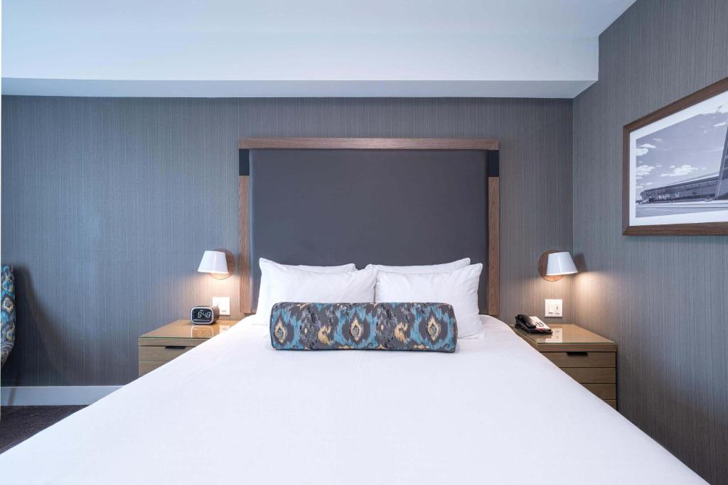 Suite King Size Bed