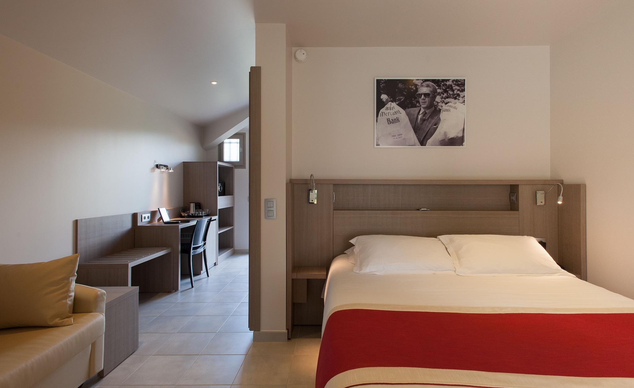 Double Queen Bed Non Smoking