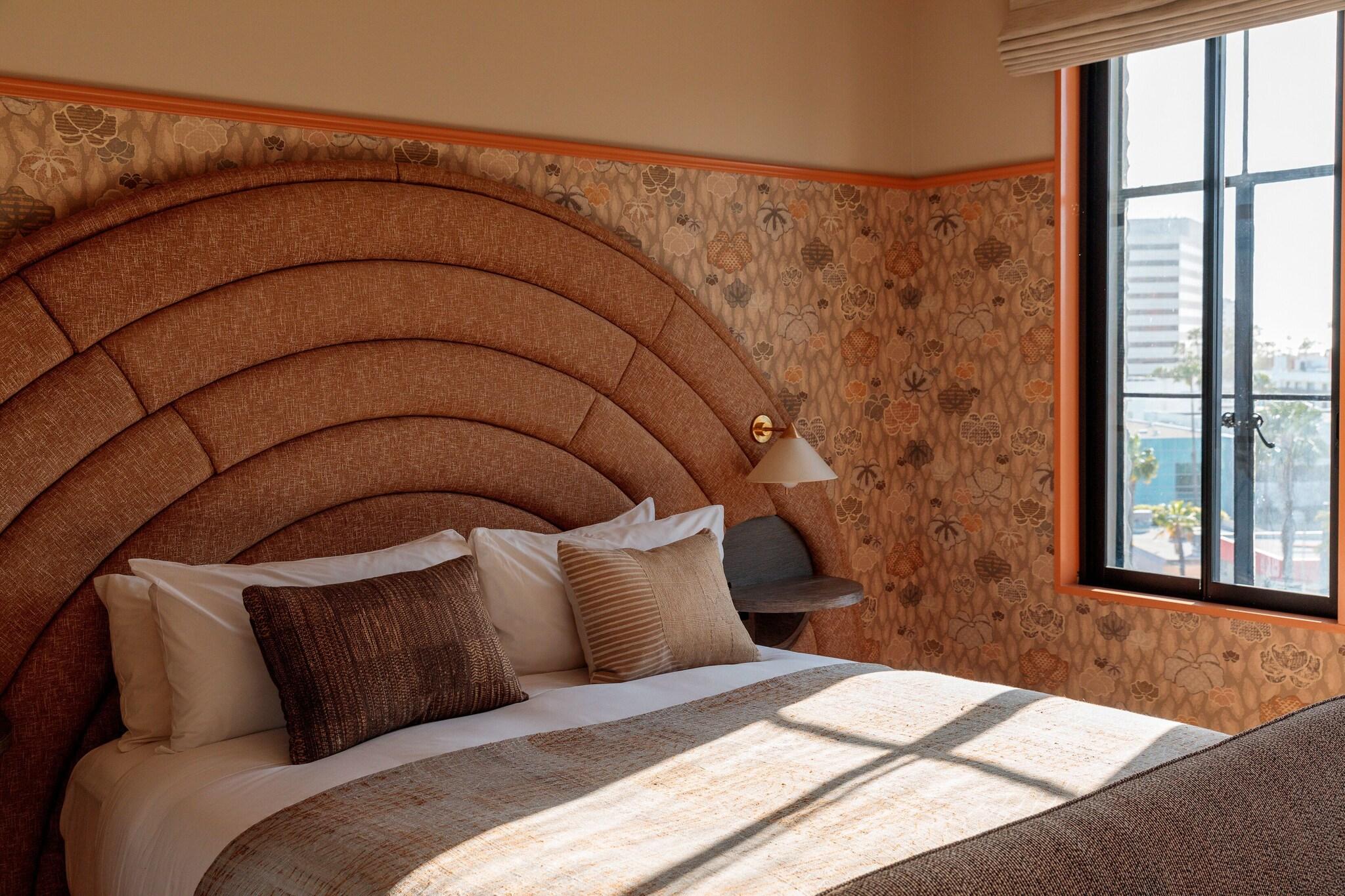 Double Deluxe Queen Bed