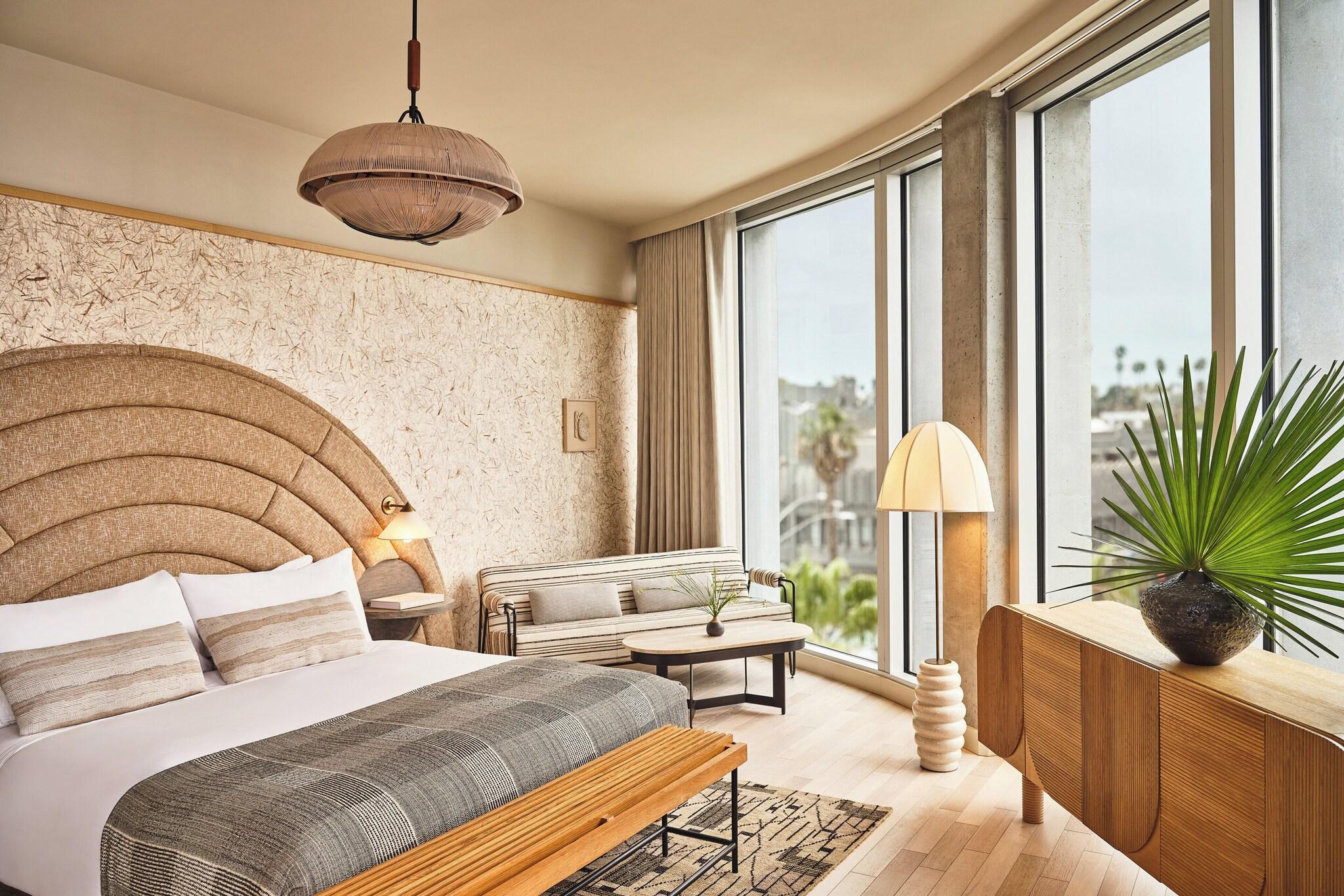 Suite Deluxe King Bed