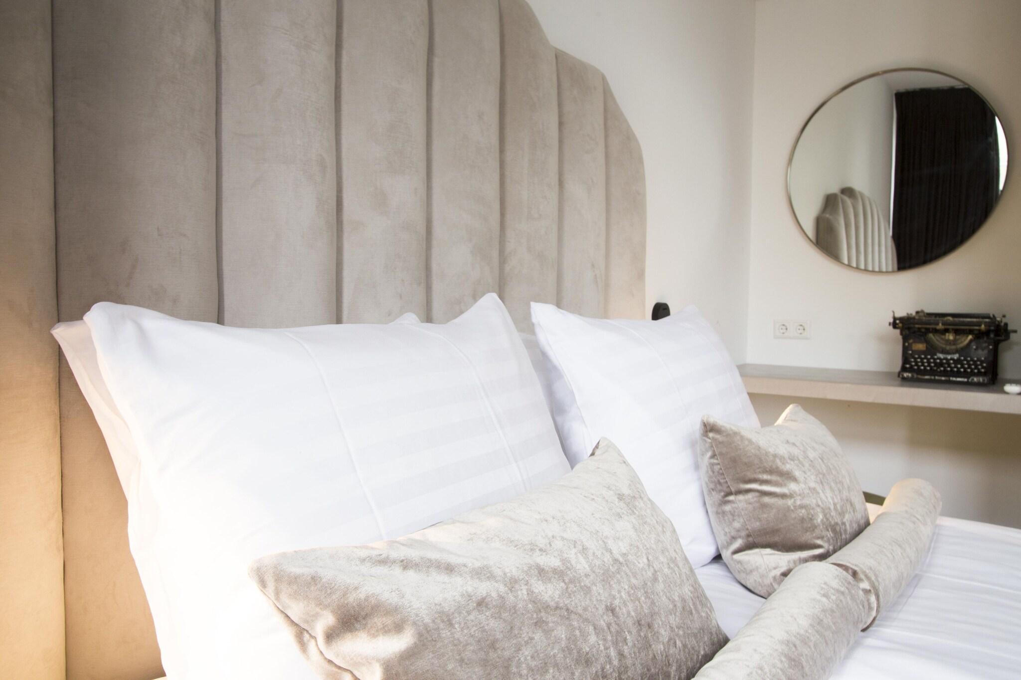 Studio Deluxe King Bed