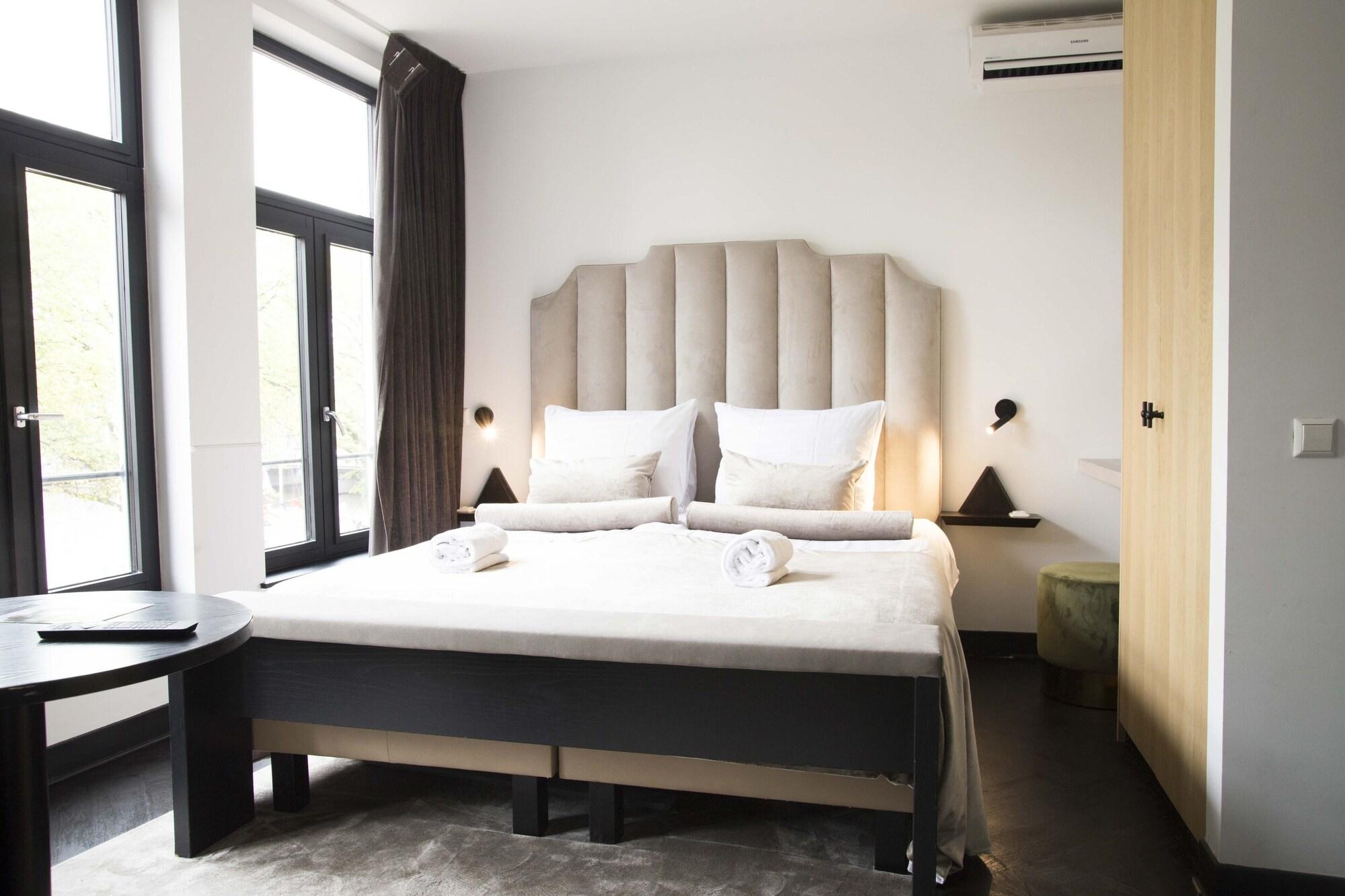 Studio Deluxe King Bed