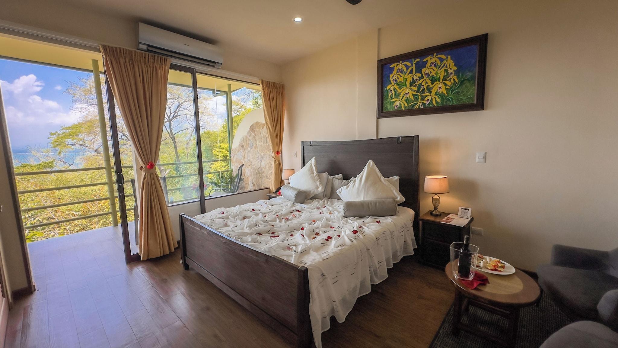 Junior Suite Ocean View King Bed