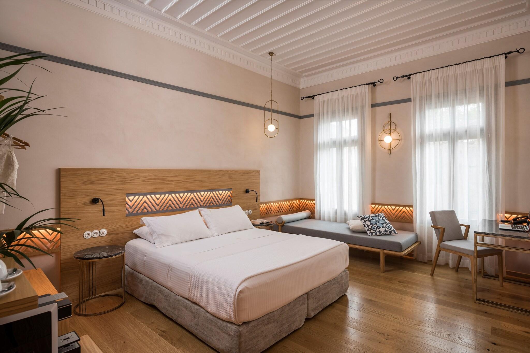 Junior Suite City View Queen Bed