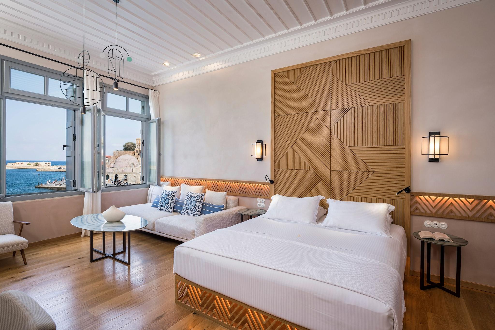 Junior Suite City View Queen Bed