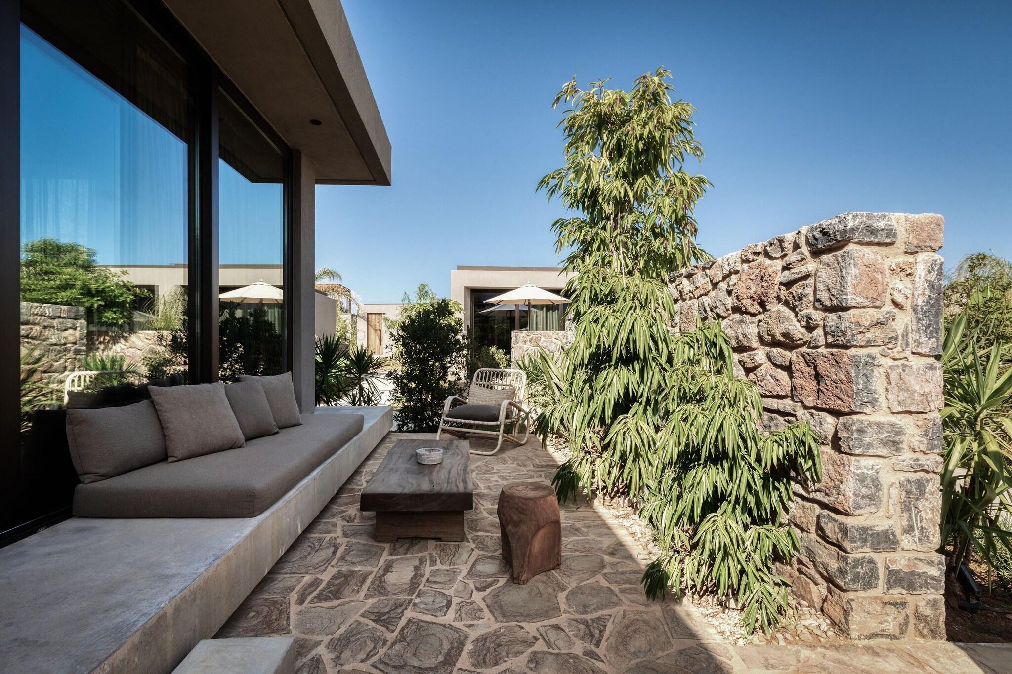 Bungalow Garden View King Bed