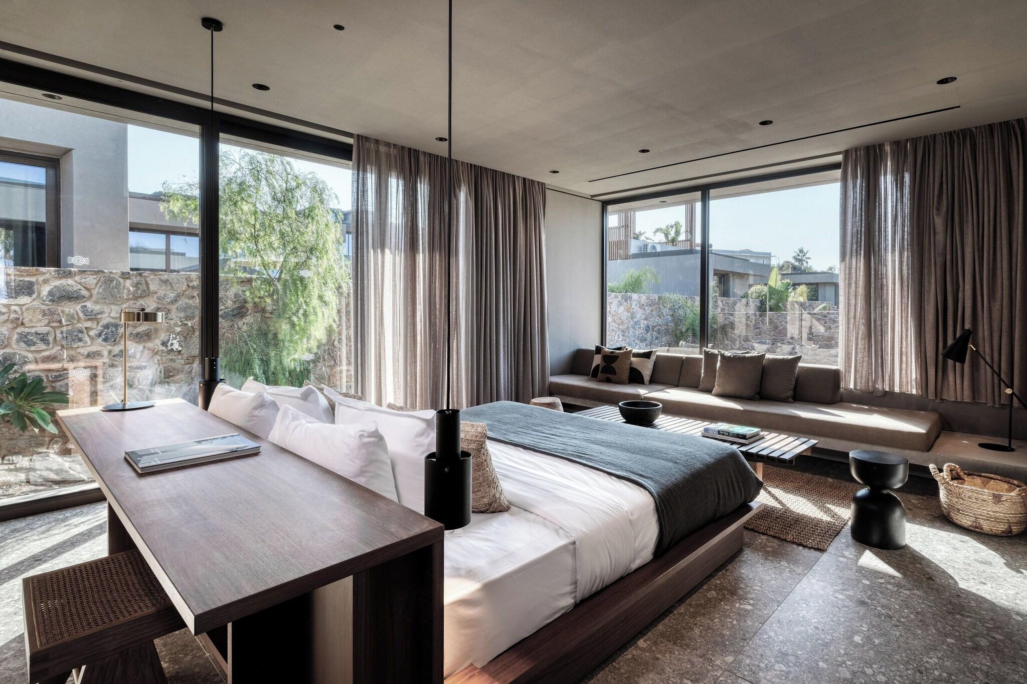 Suite Pool View King Bed