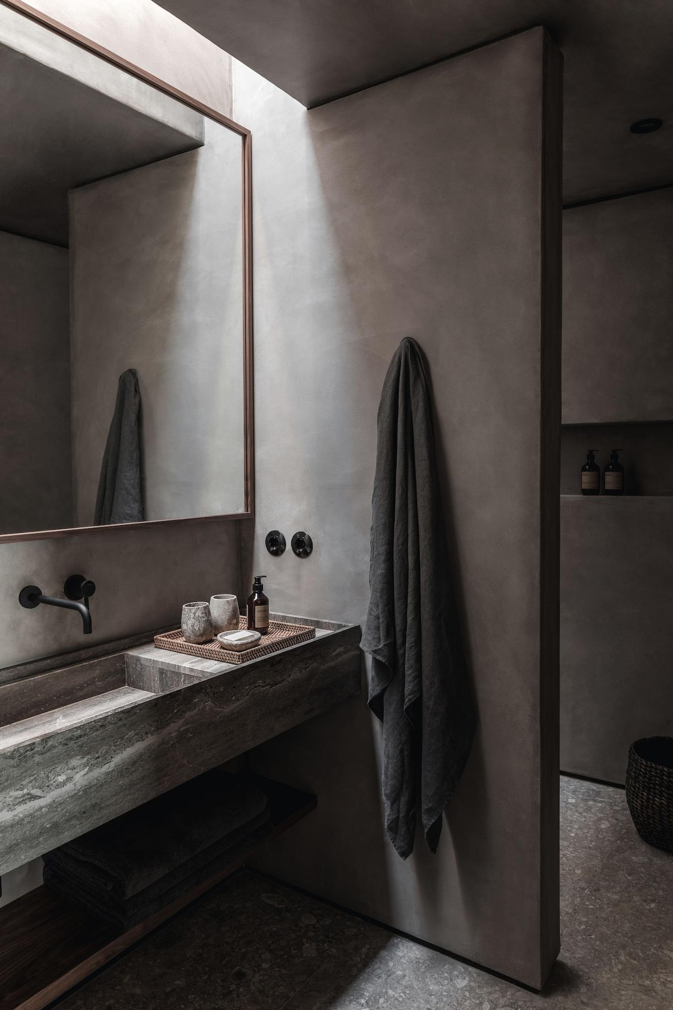 Suite Pool View King Bed