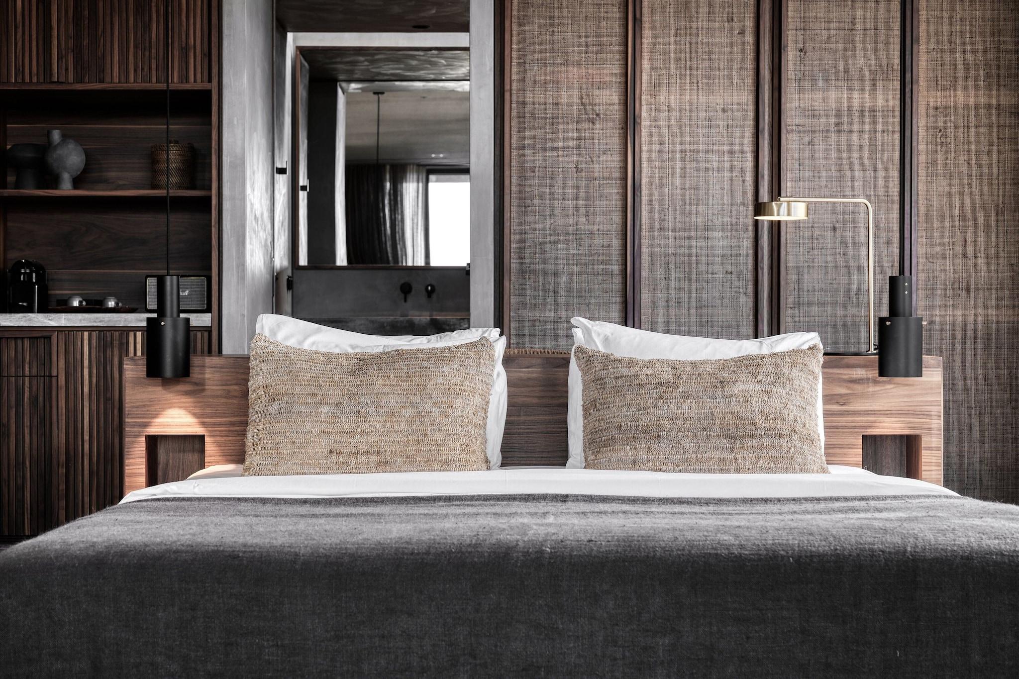 Suite Pool View King Bed