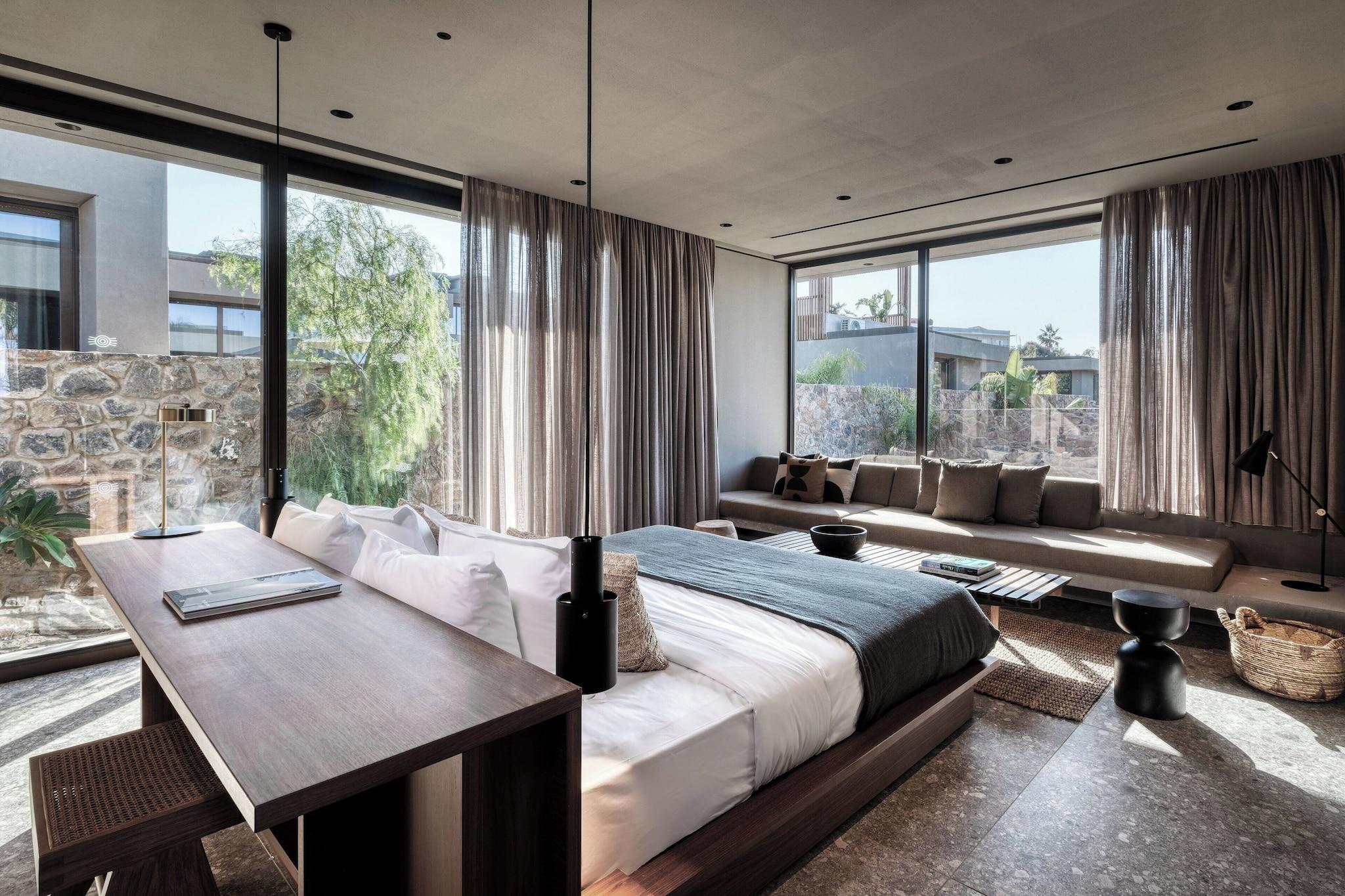 Suite Pool View King Bed