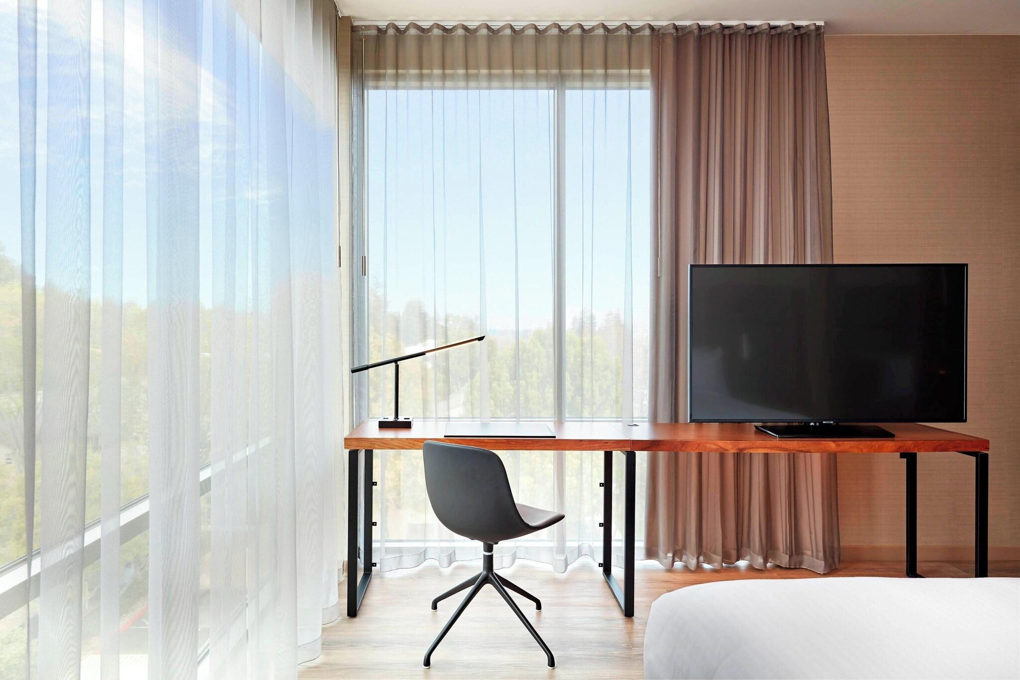 Junior Suite King Size Bed