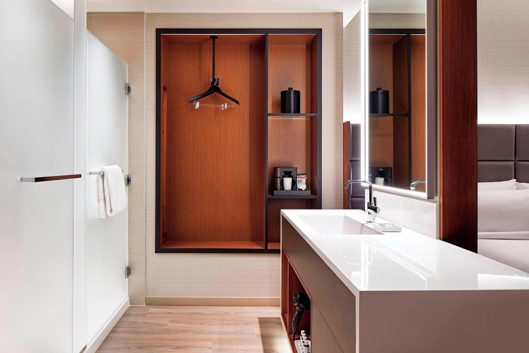 Suite King Bed One Bedroom 