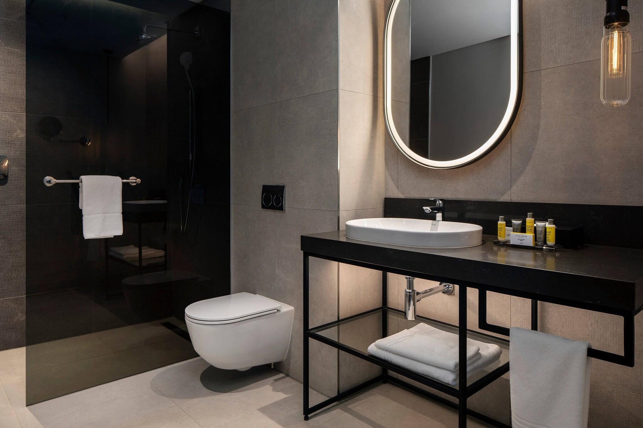 Double Deluxe King Bed