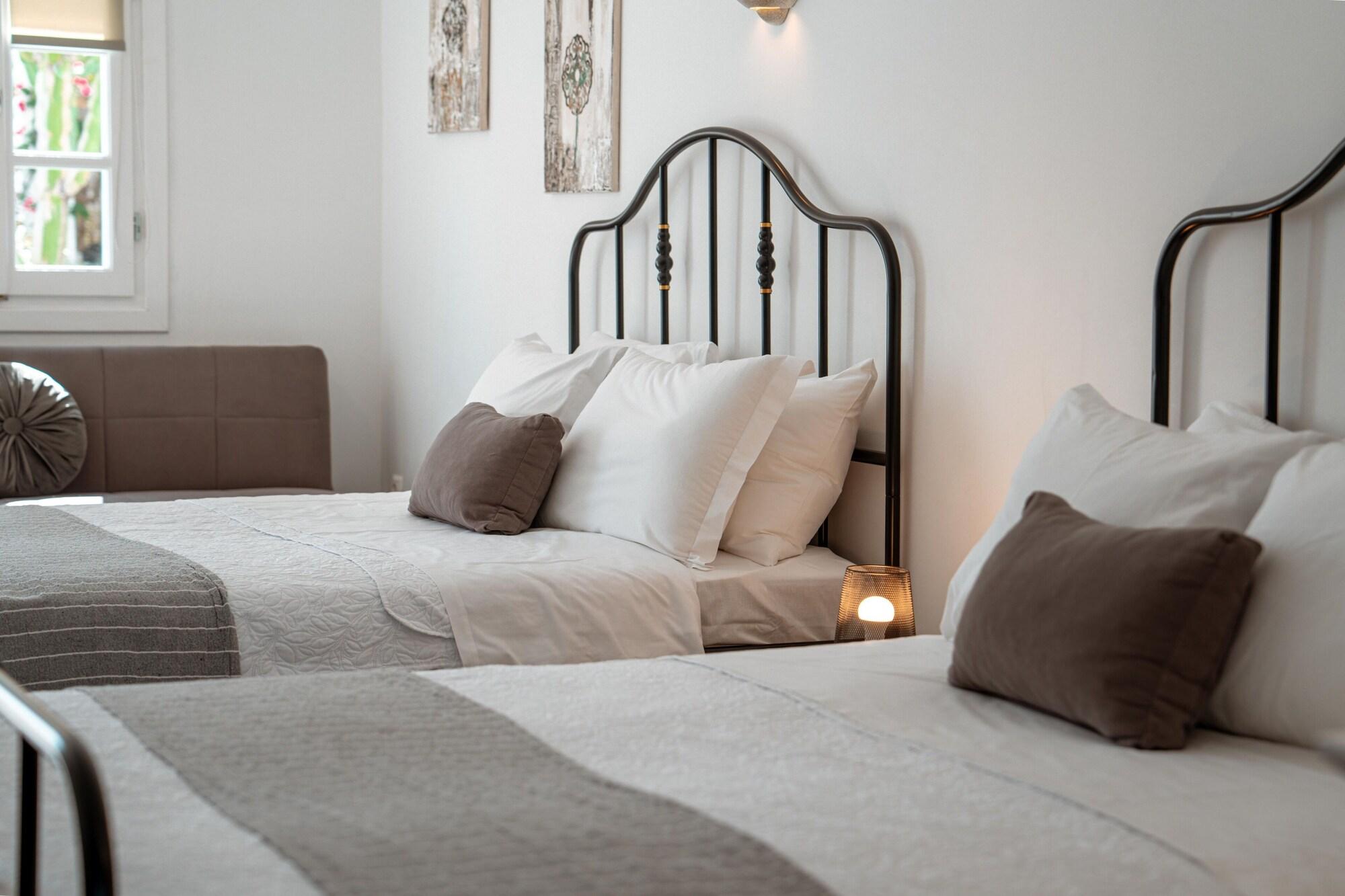 Family Room Two Queen Beds