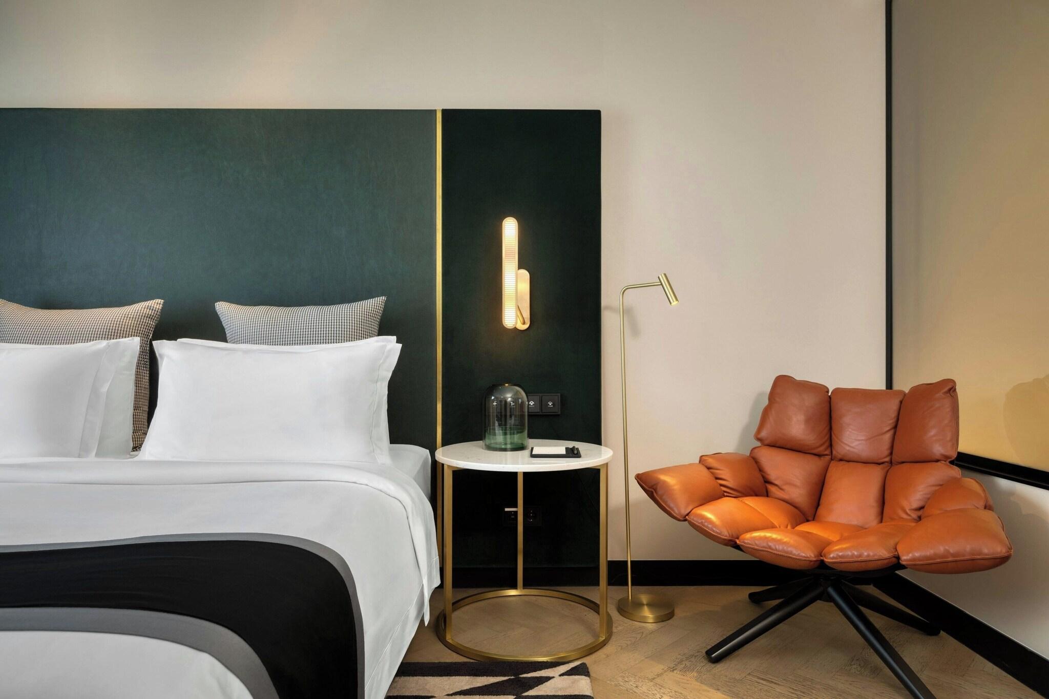 Double Deluxe King Bed