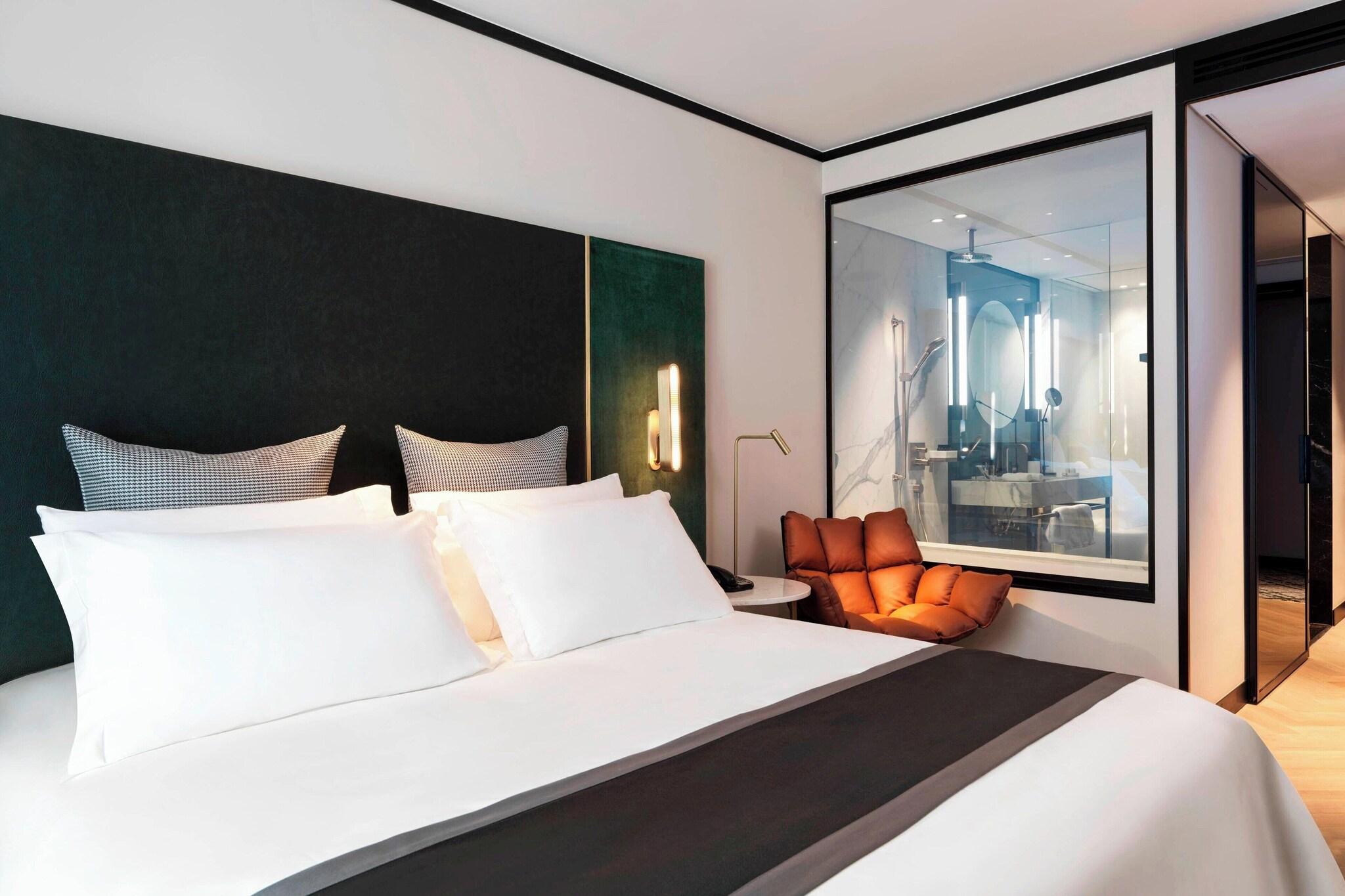 Double Deluxe King Bed