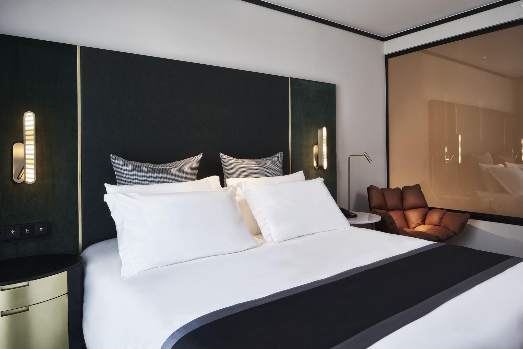 Double Deluxe King Bed