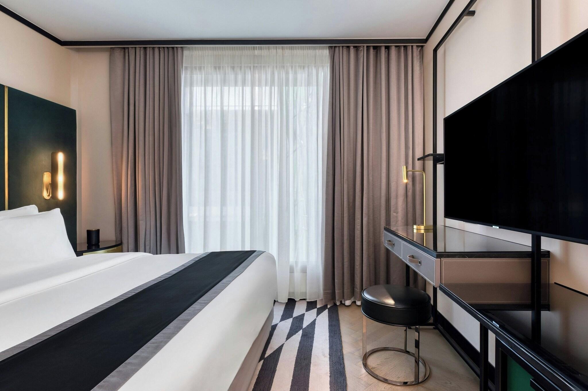 Double King Size Bed