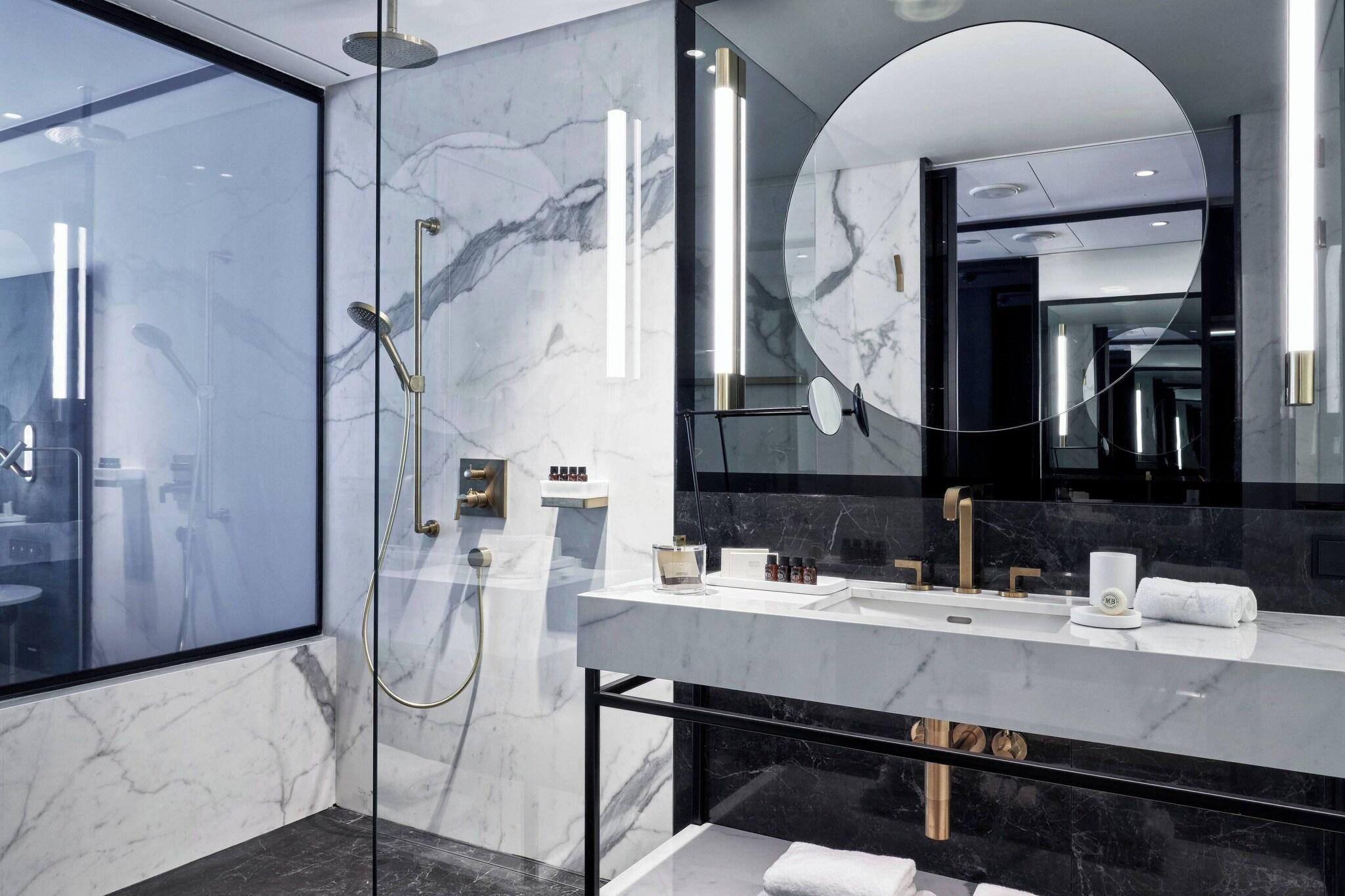 Double Deluxe King Bed