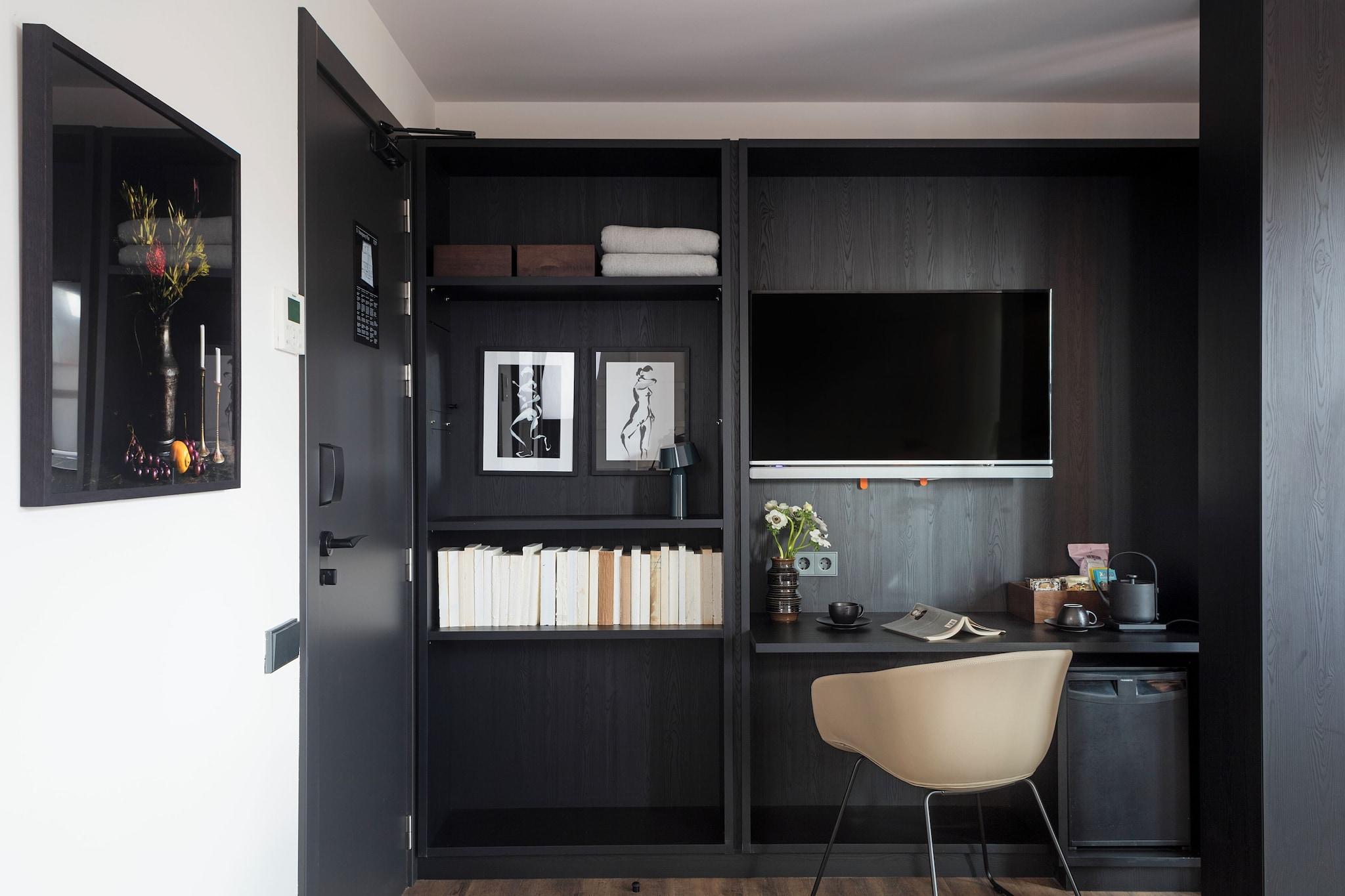 Junior Suite Queen Size Bed