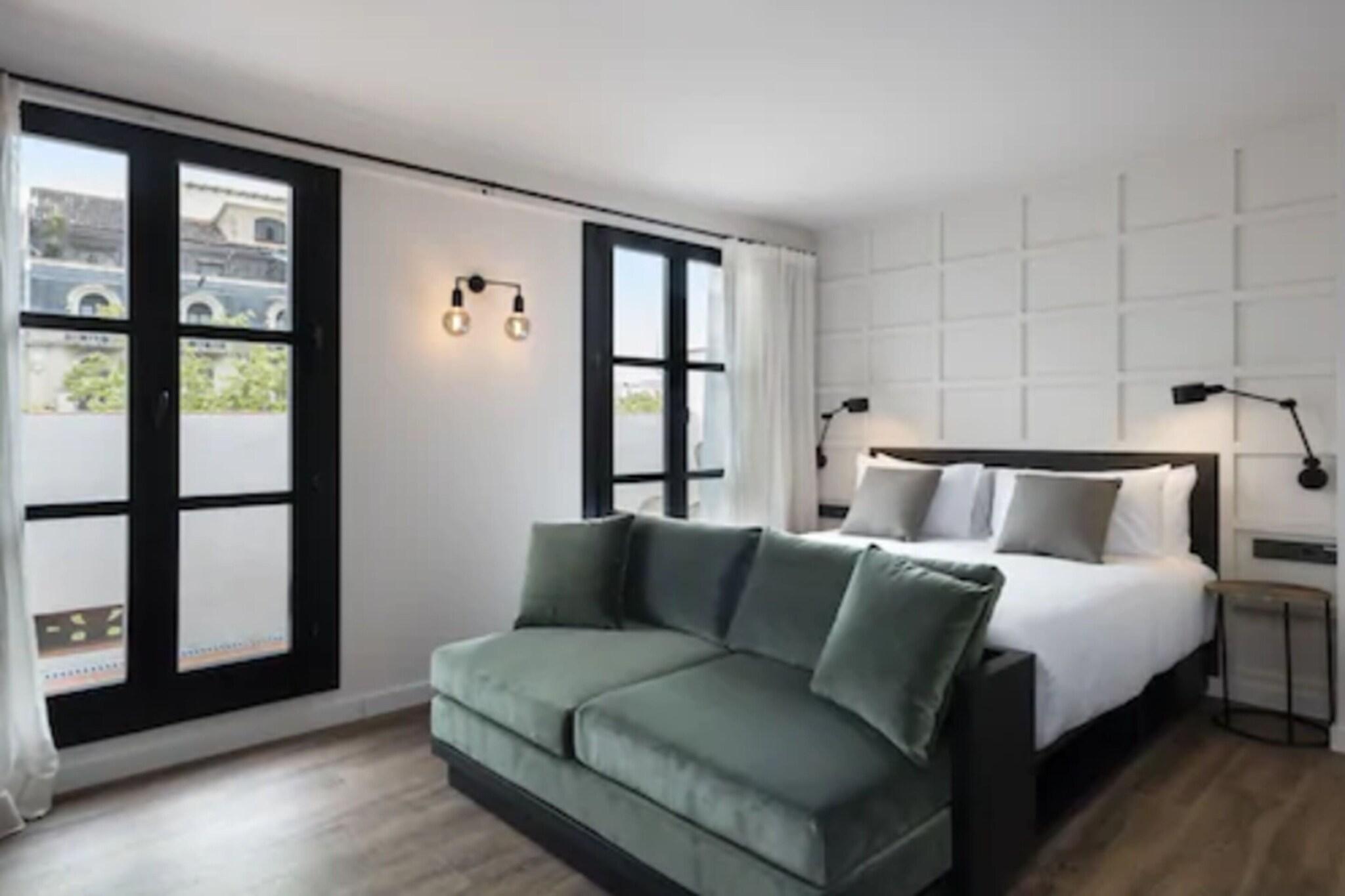 Junior Suite Queen Size Bed