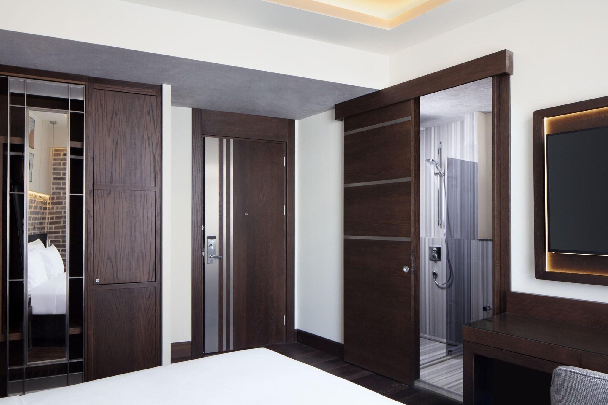 Double Deluxe King Bed