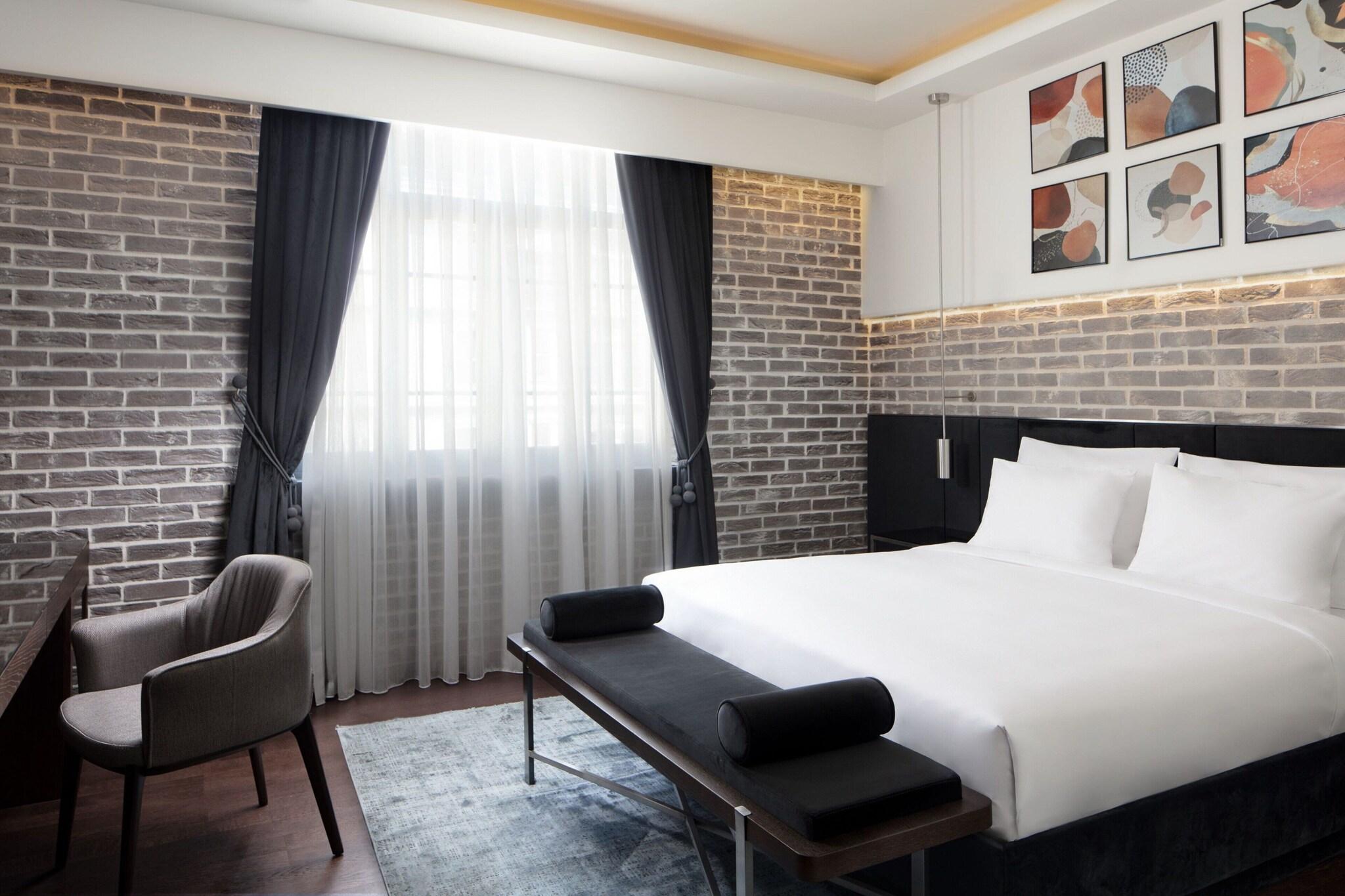 Double Deluxe King Bed