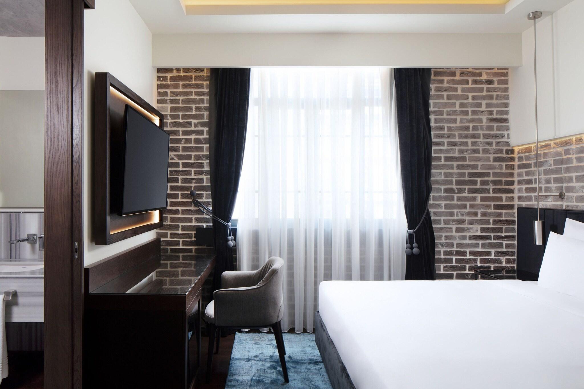 Double Deluxe King Bed