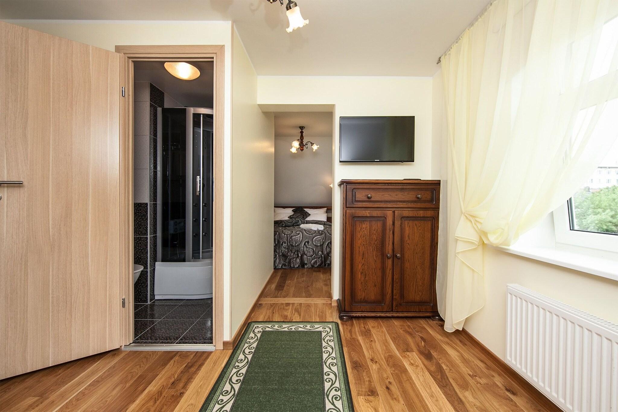 Family Room Queen Size Bed