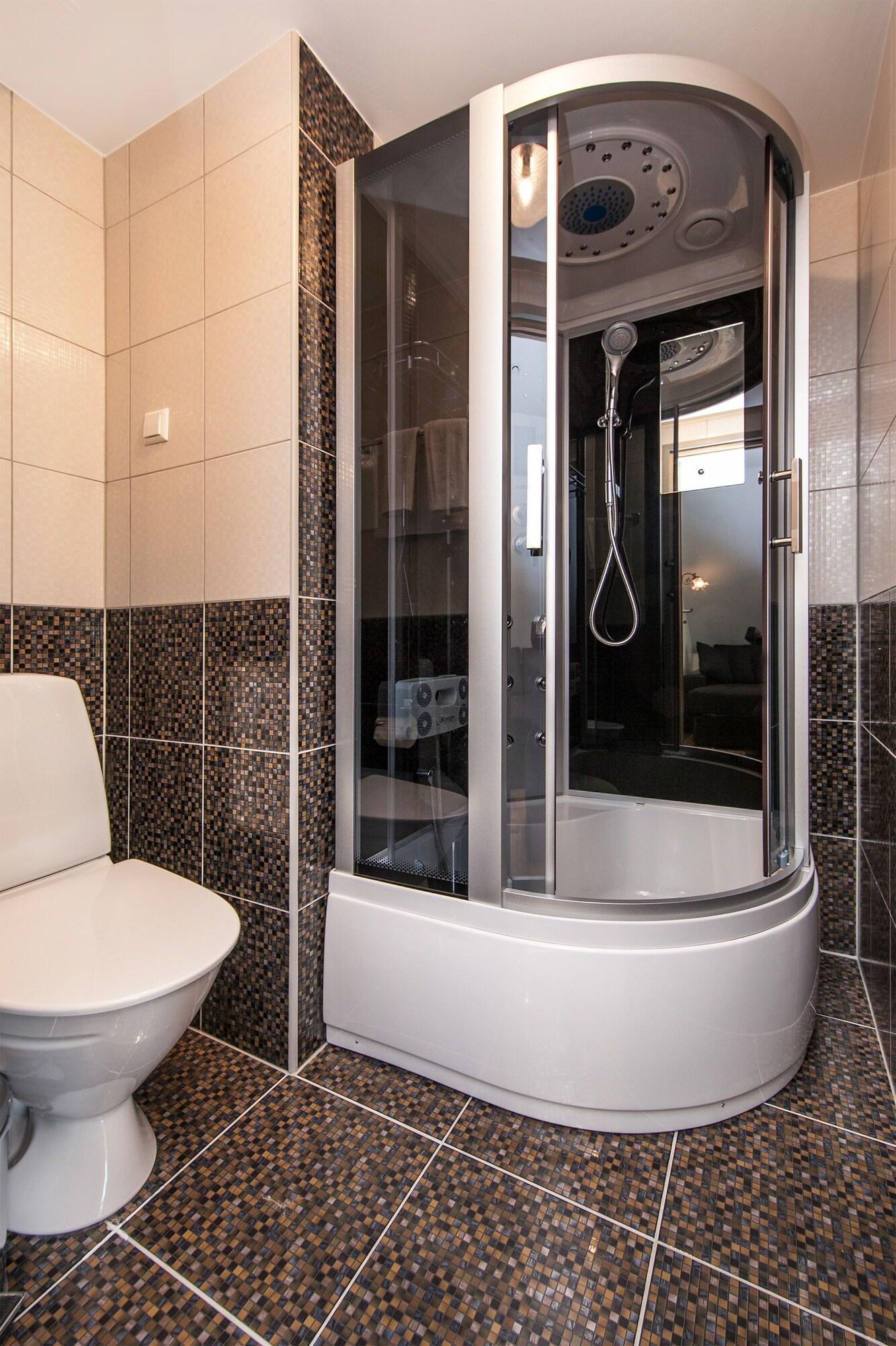 Double Queen Size Bed