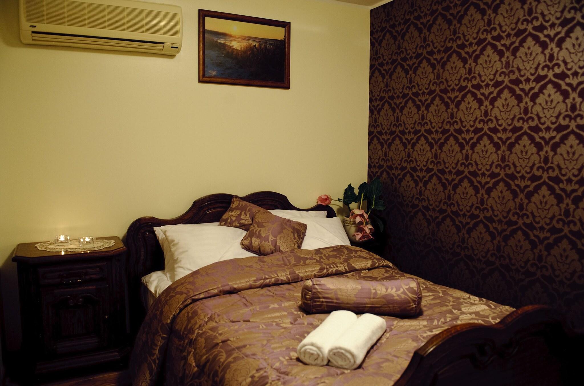 Double Queen Size Bed