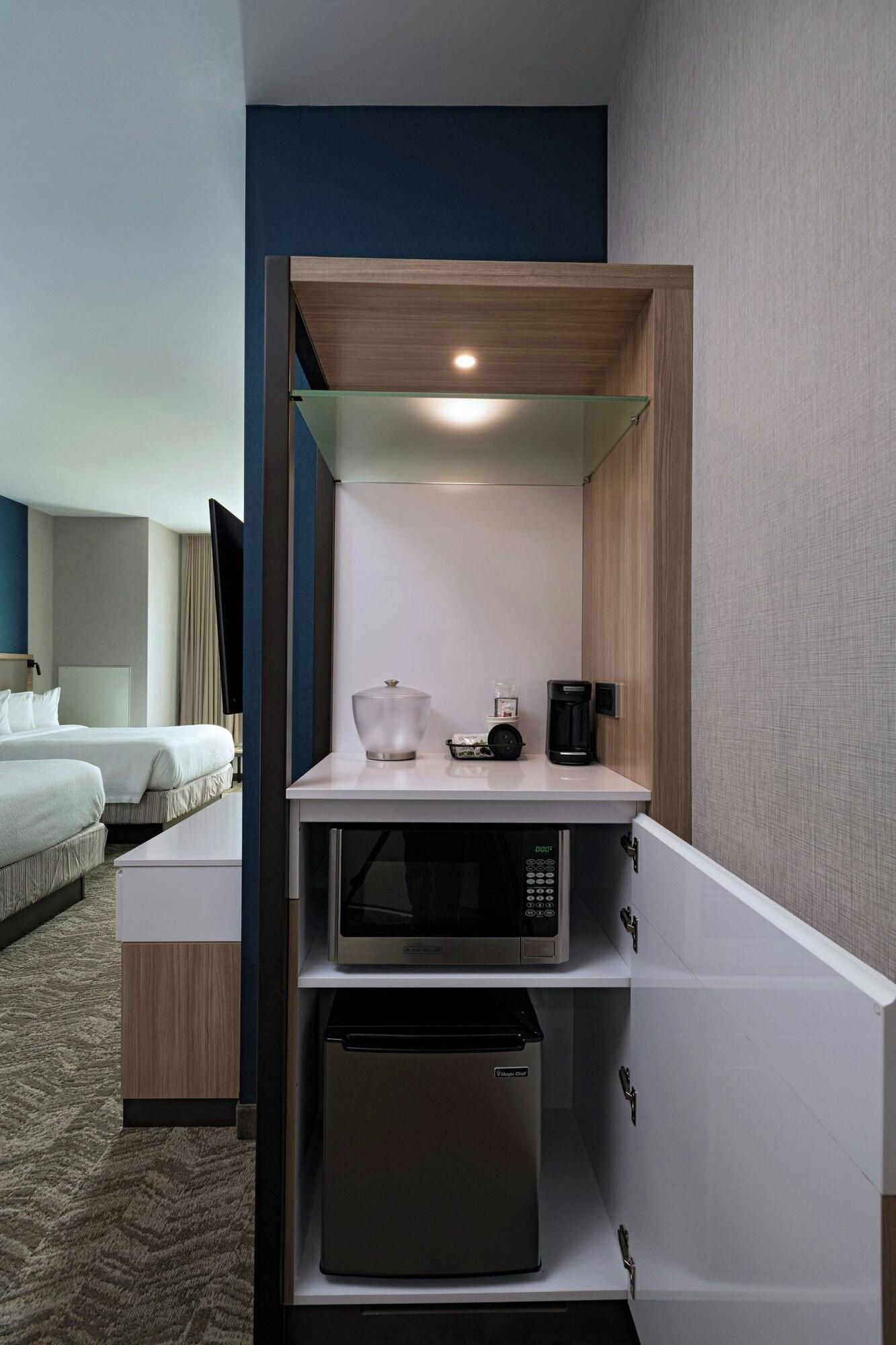 Suite City View Two Queen Beds