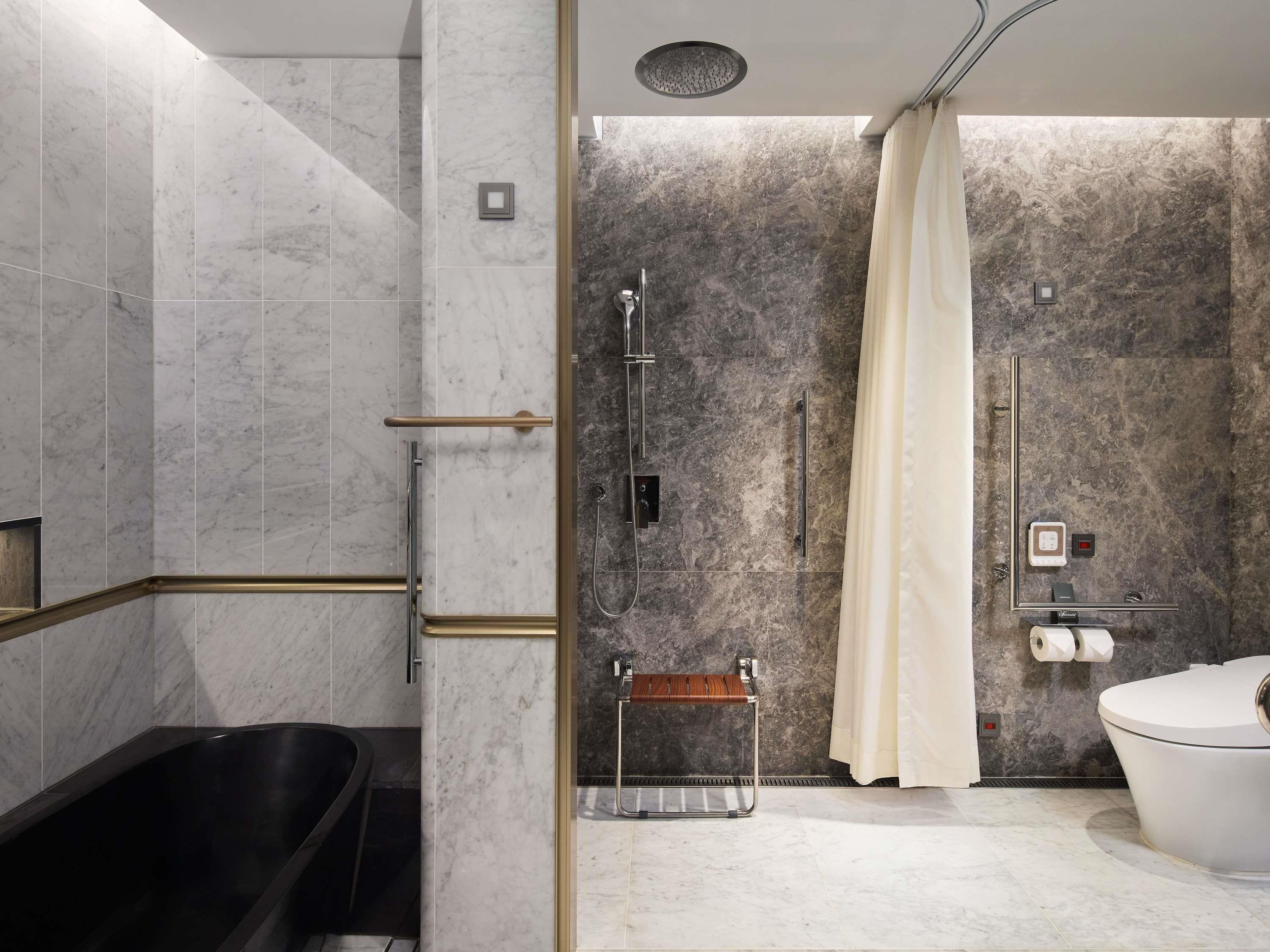 Double Accessible King Size Bed