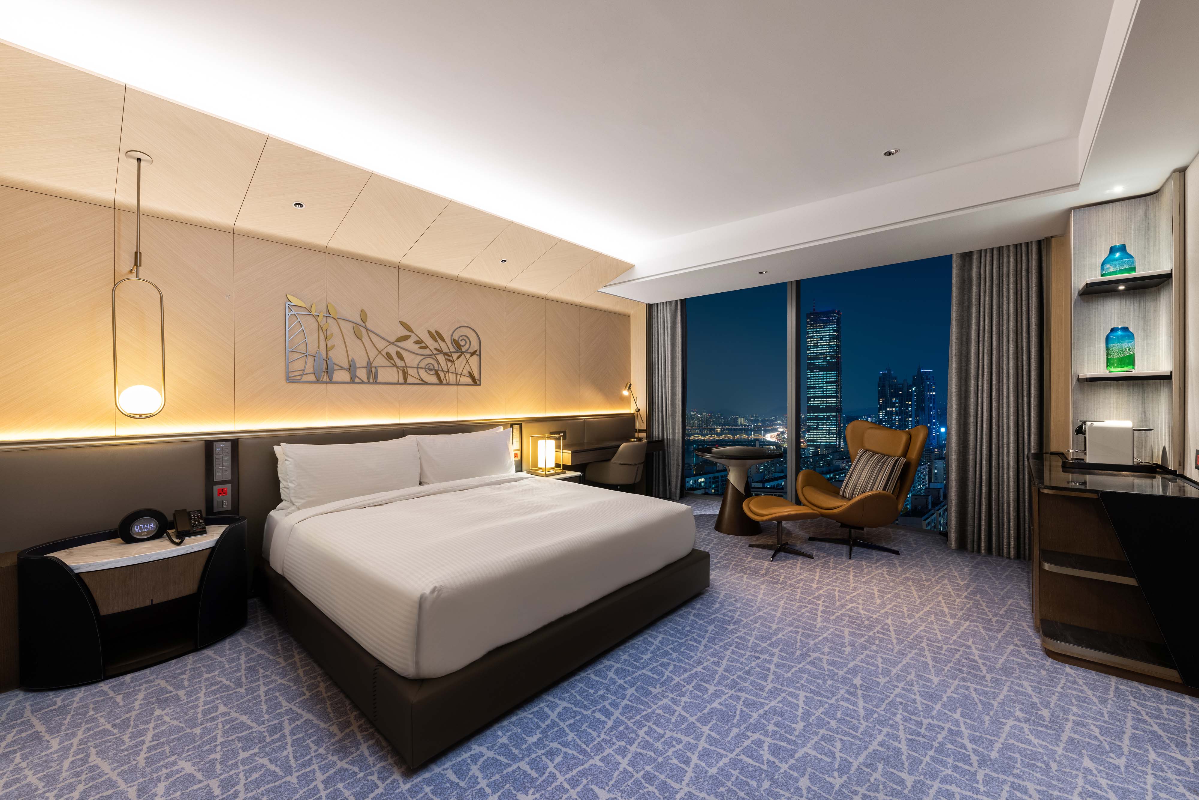 Double Deluxe King Bed