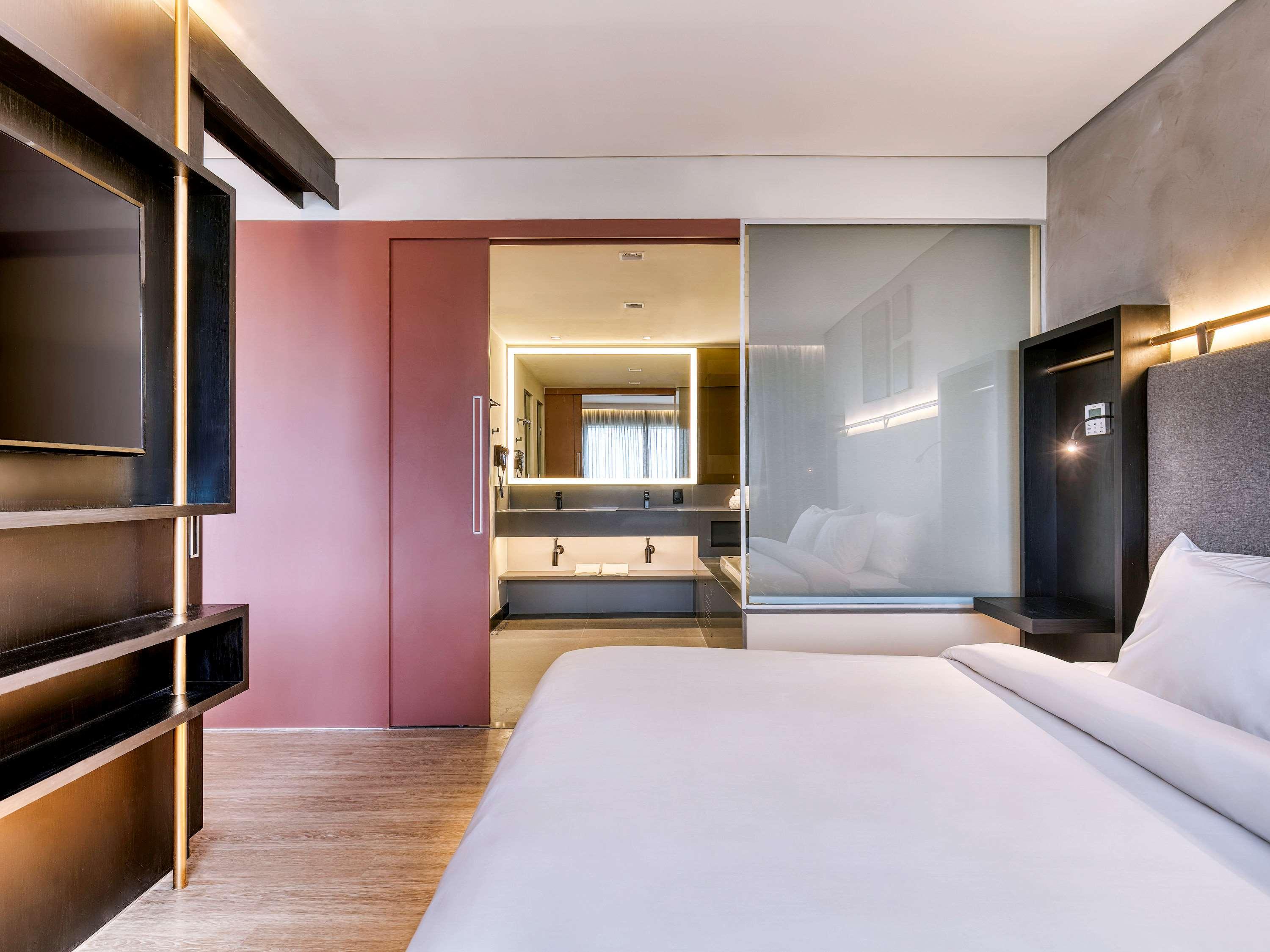 Double Queen Size Bed