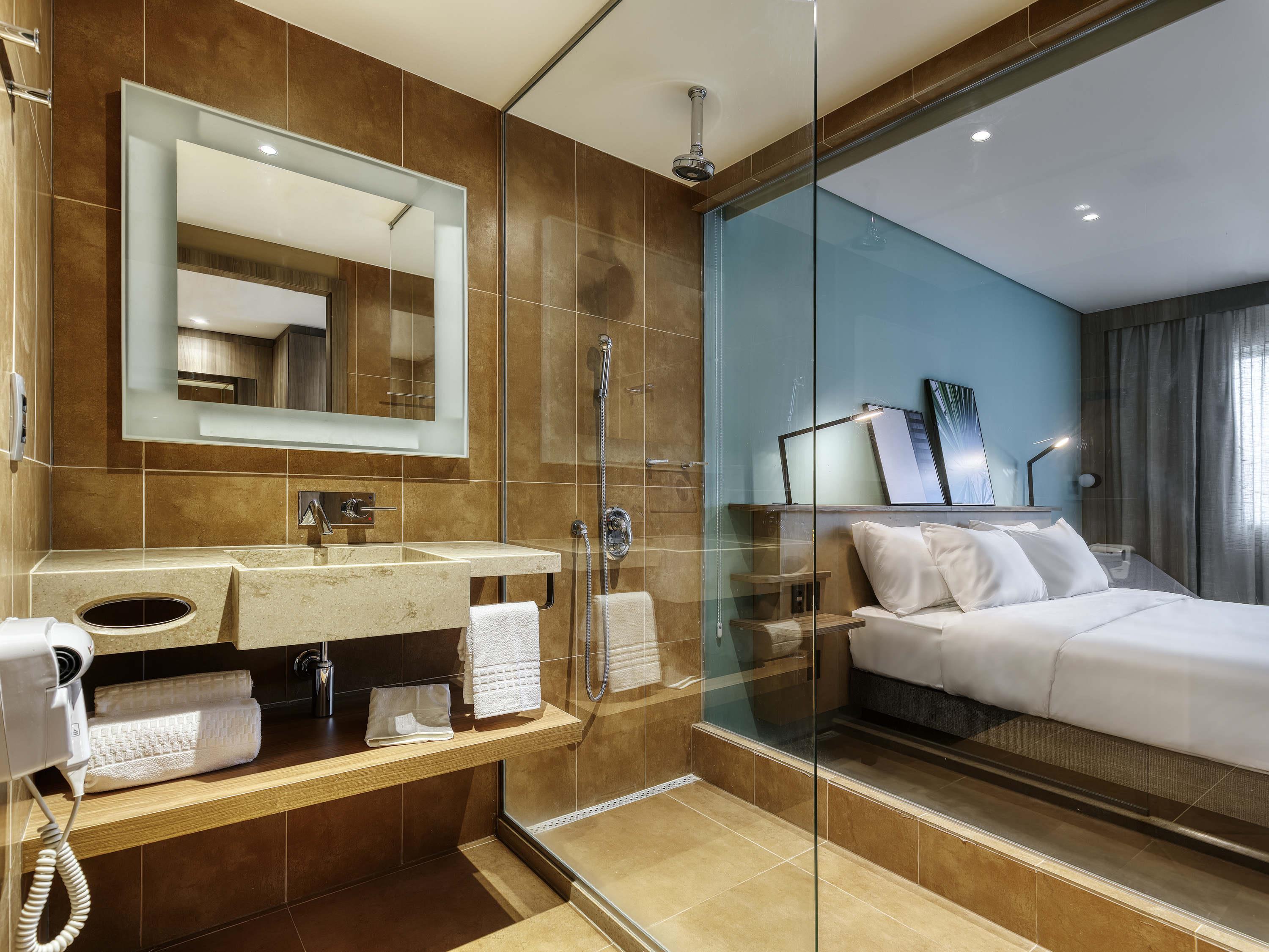 Double Queen Size Bed