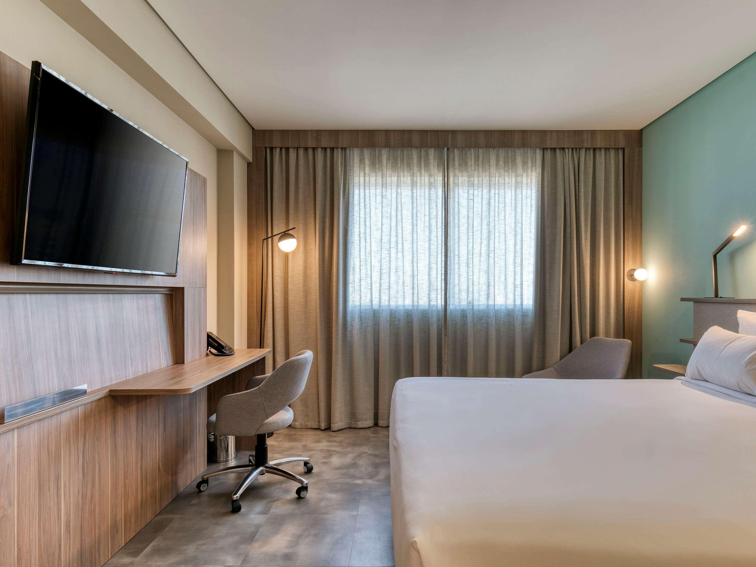 Double Accessible Superior