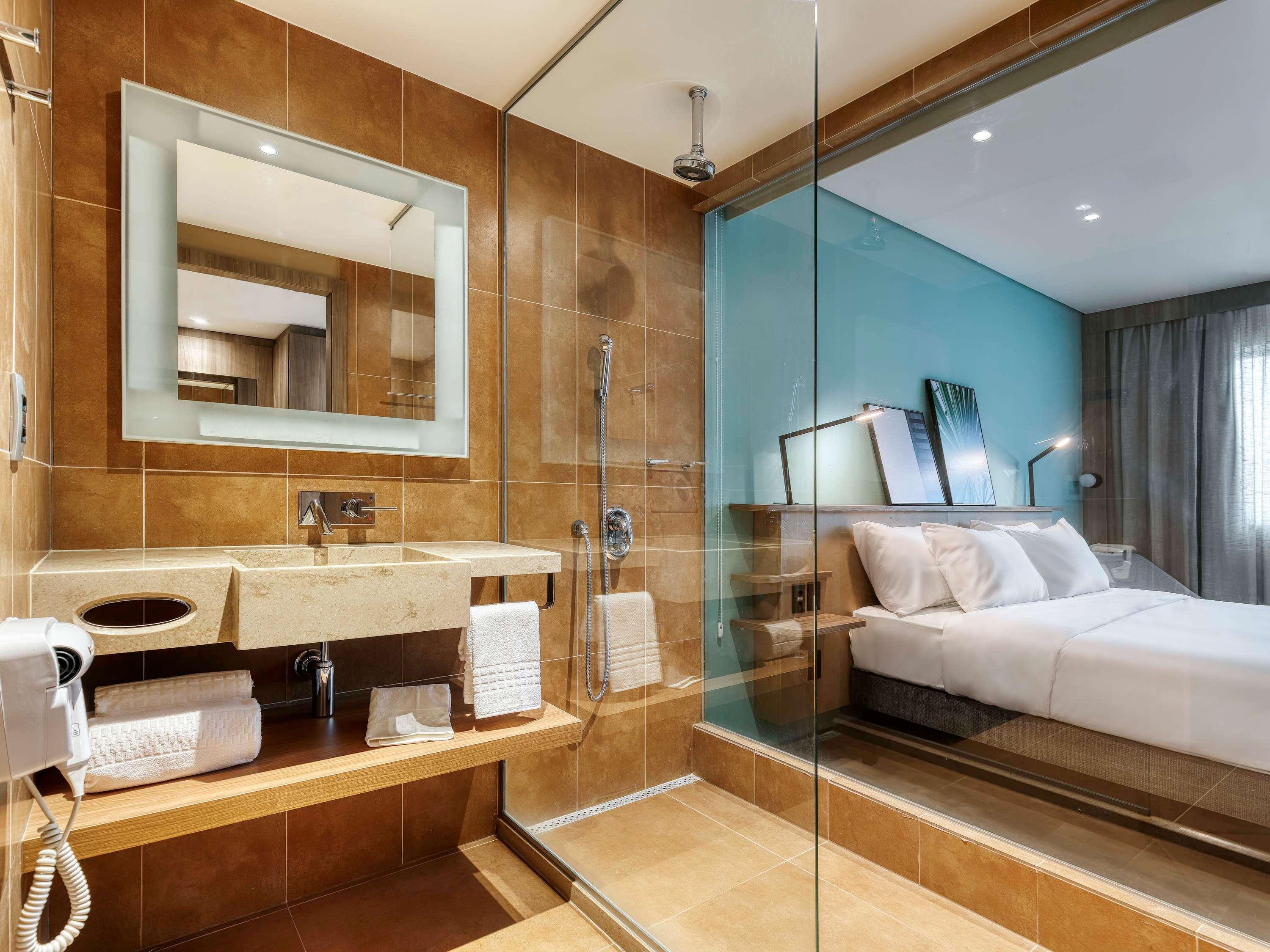 Double Queen Size Bed