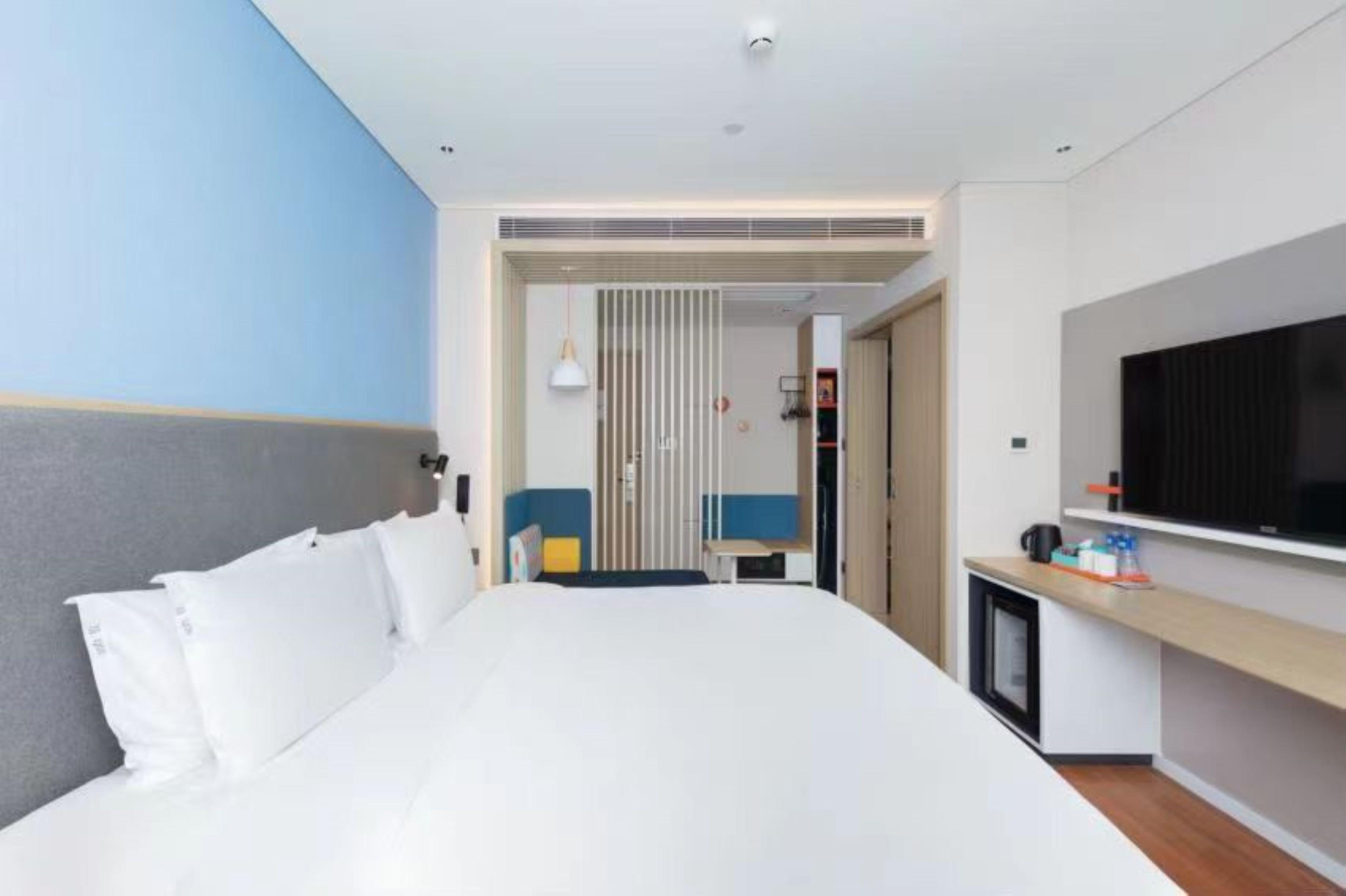 Double King Size Bed