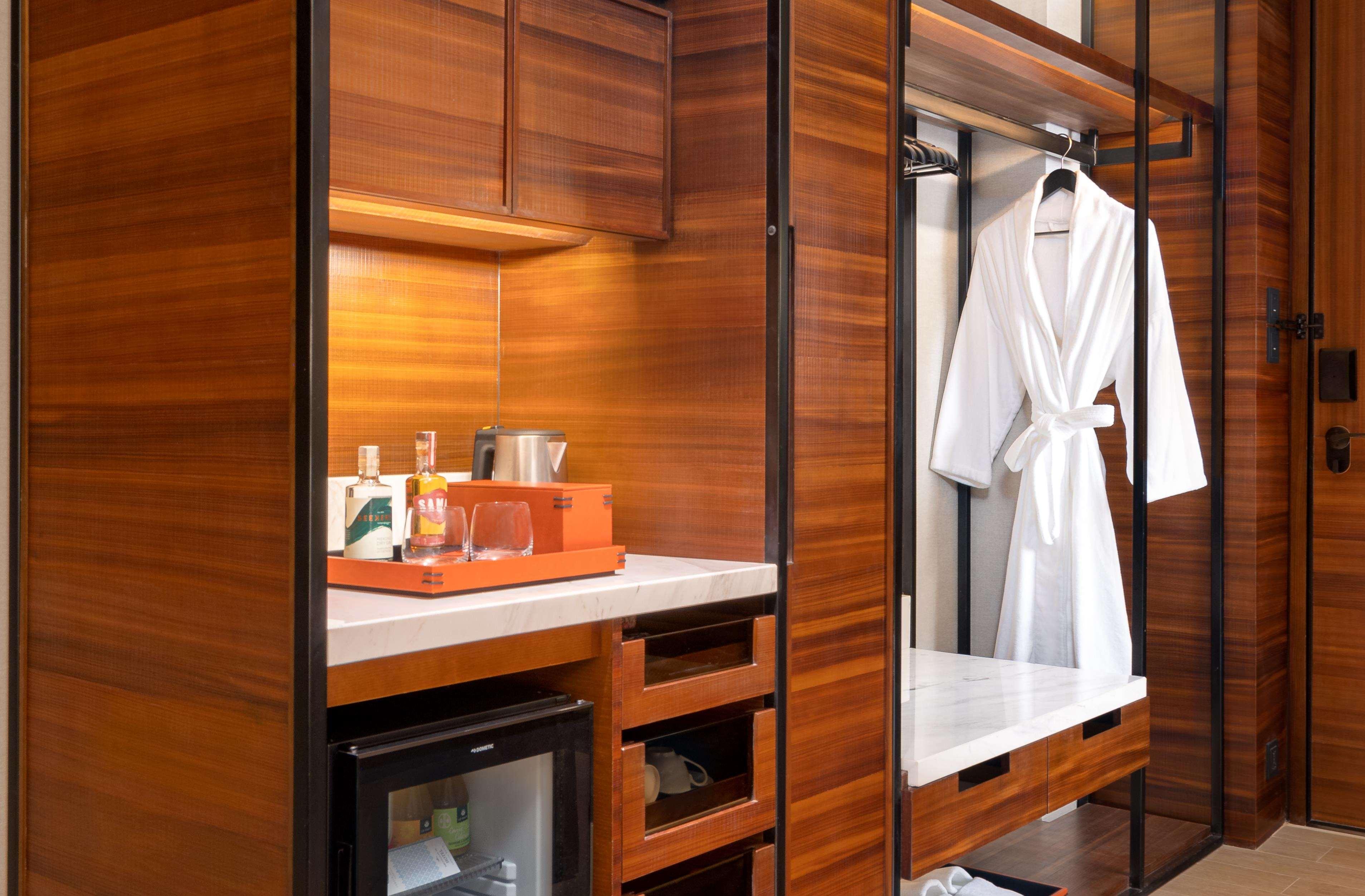 Double Deluxe King Bed