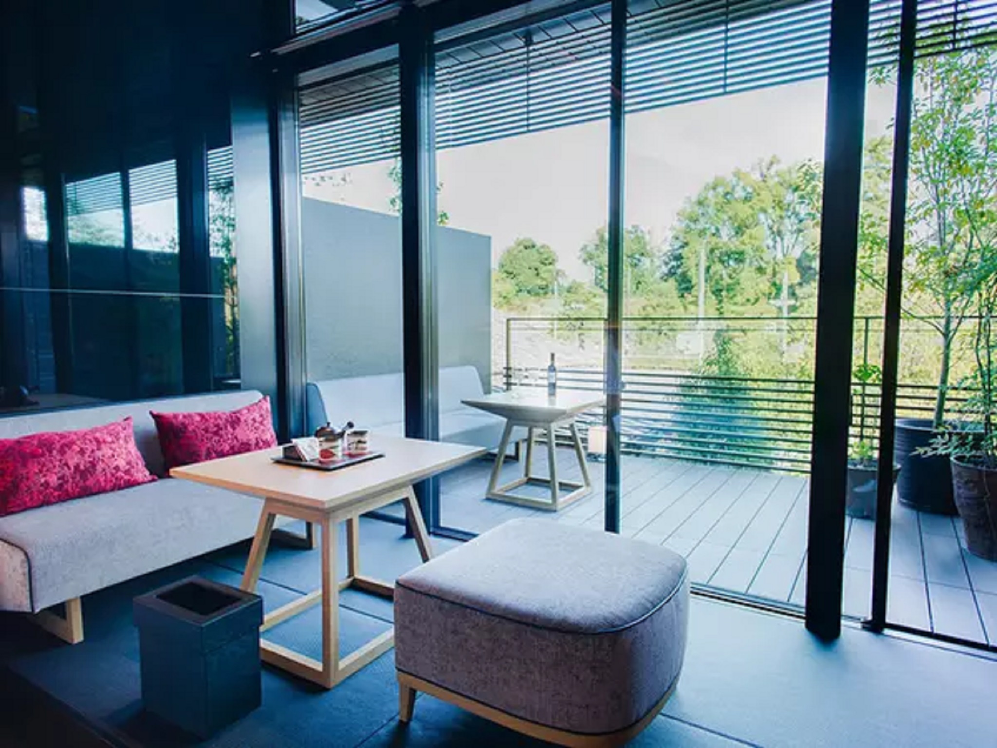 Double Garden View King Bed