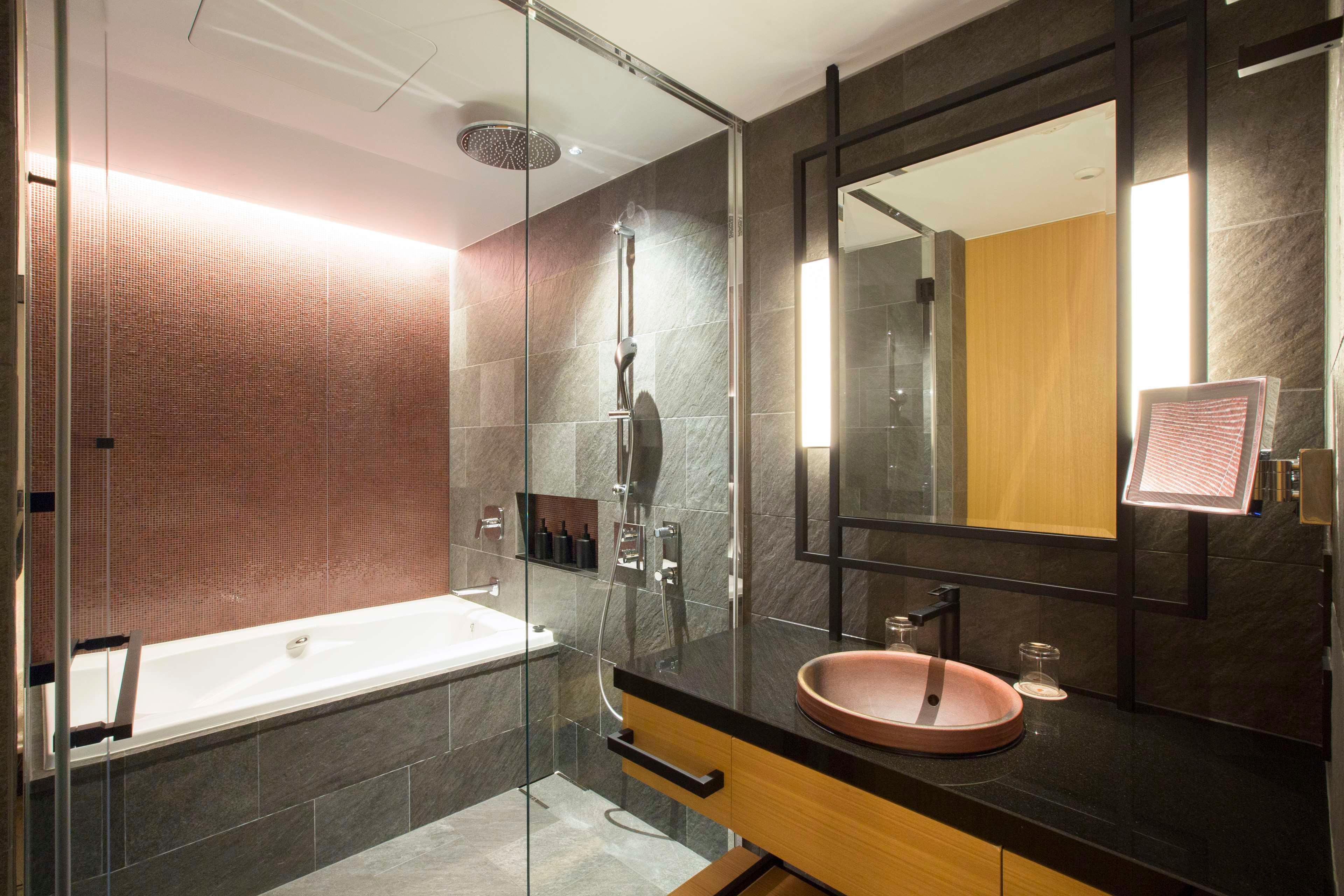 Double Garden View King Bed