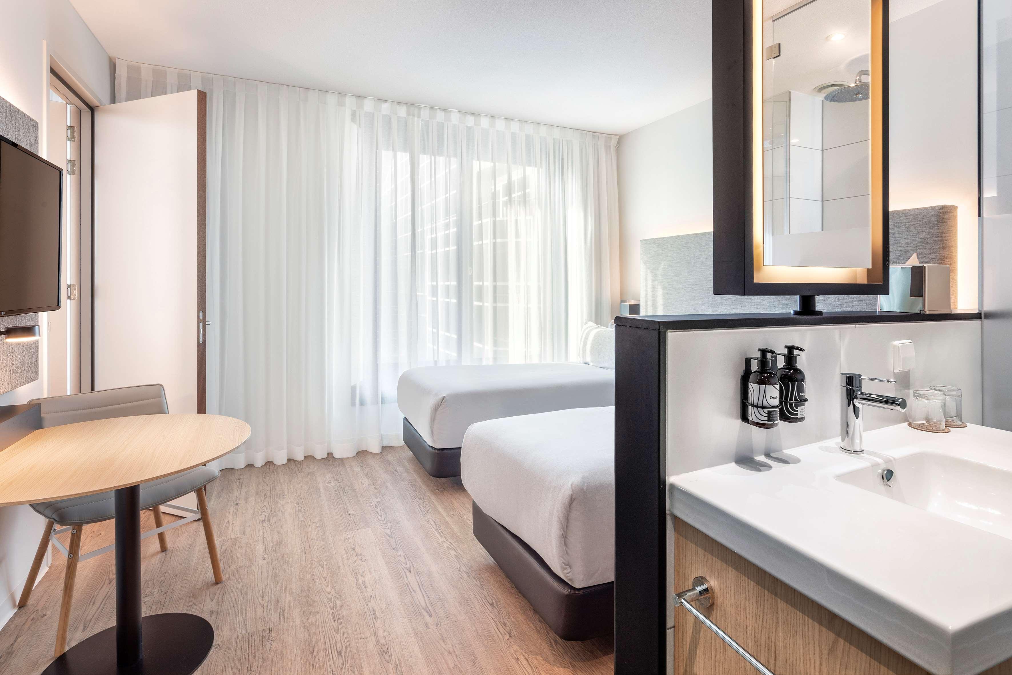 Room Connecting Room