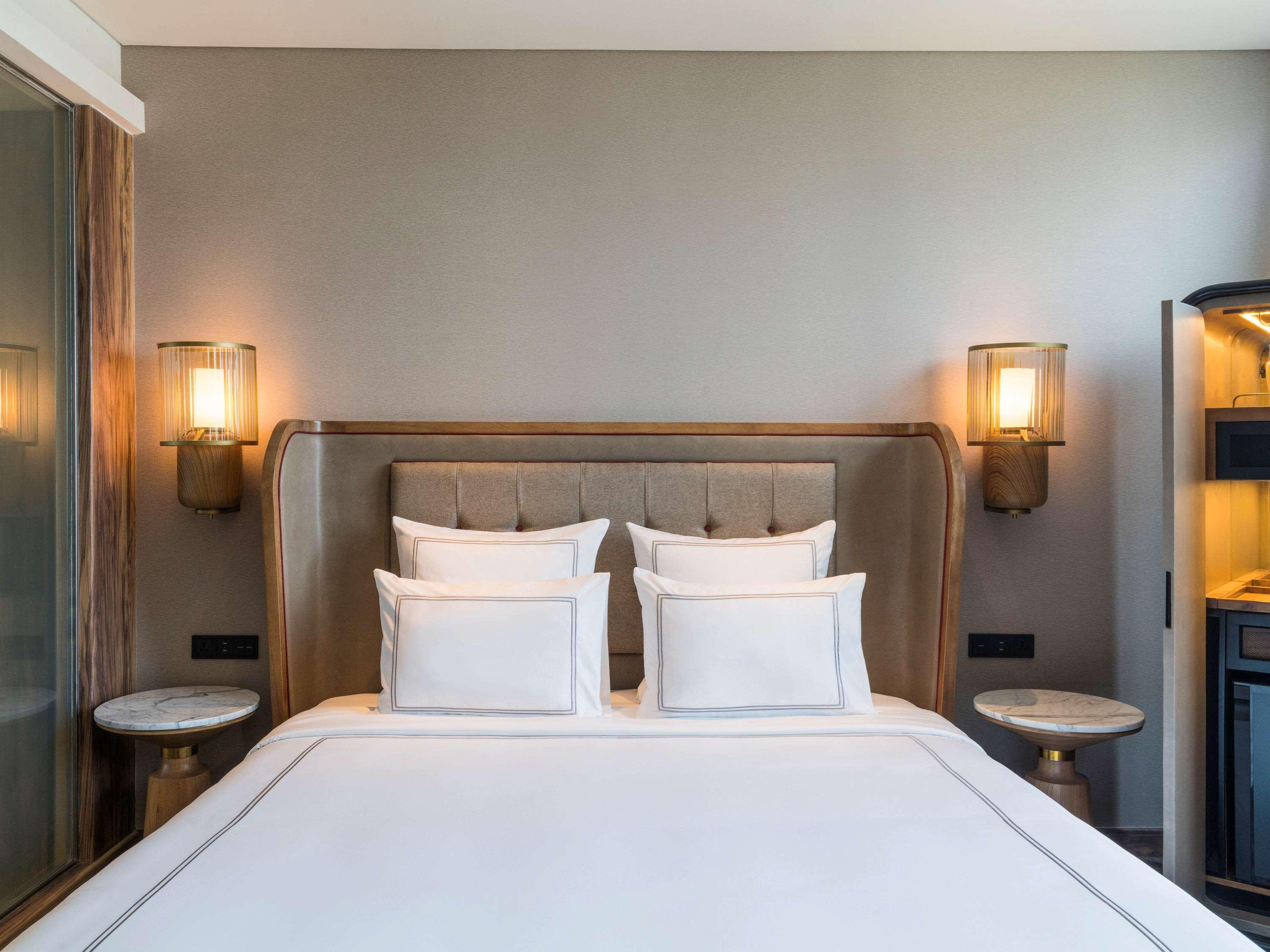 Double Bay View King Bed