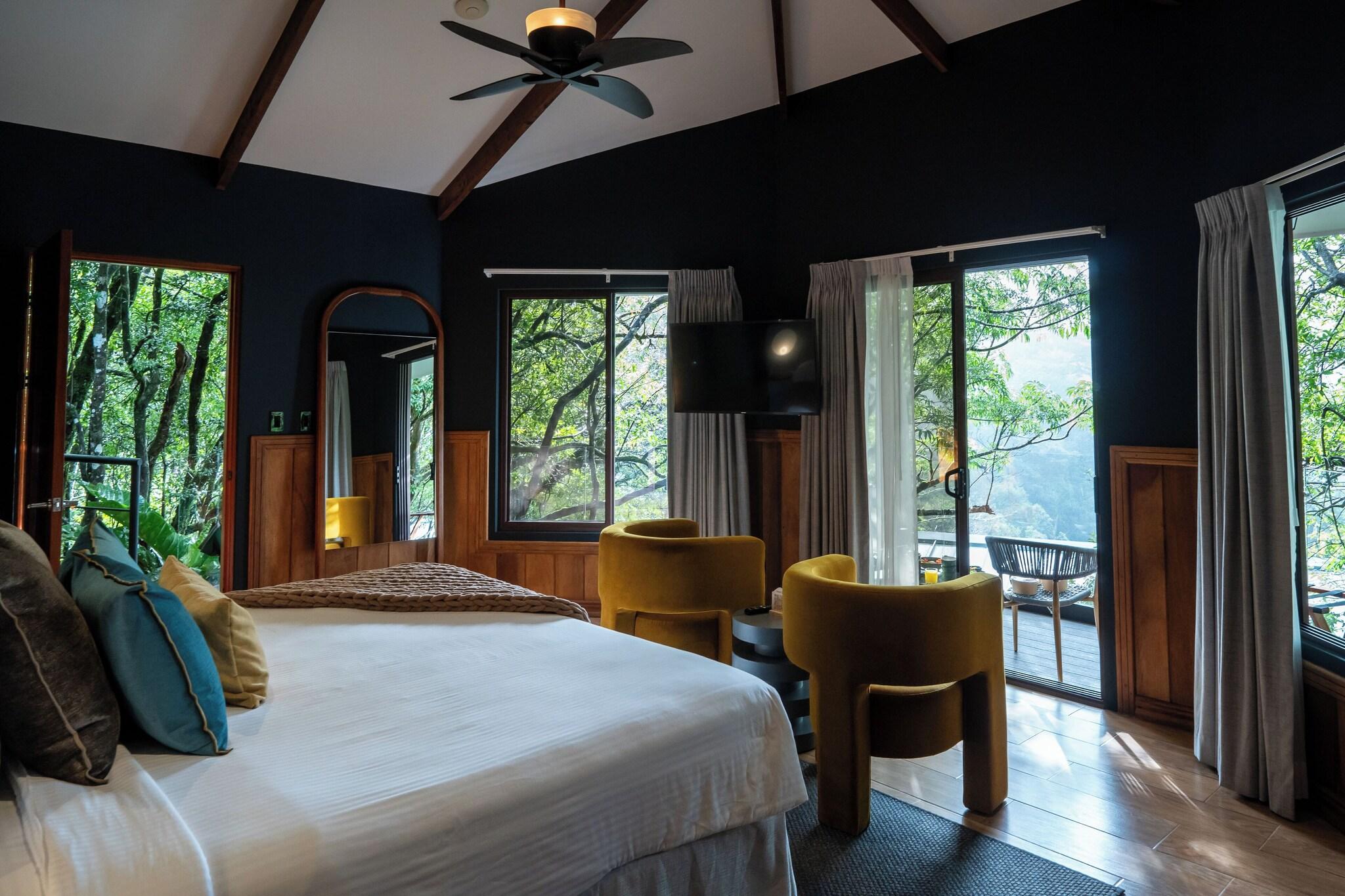 Bungalow Two King Beds