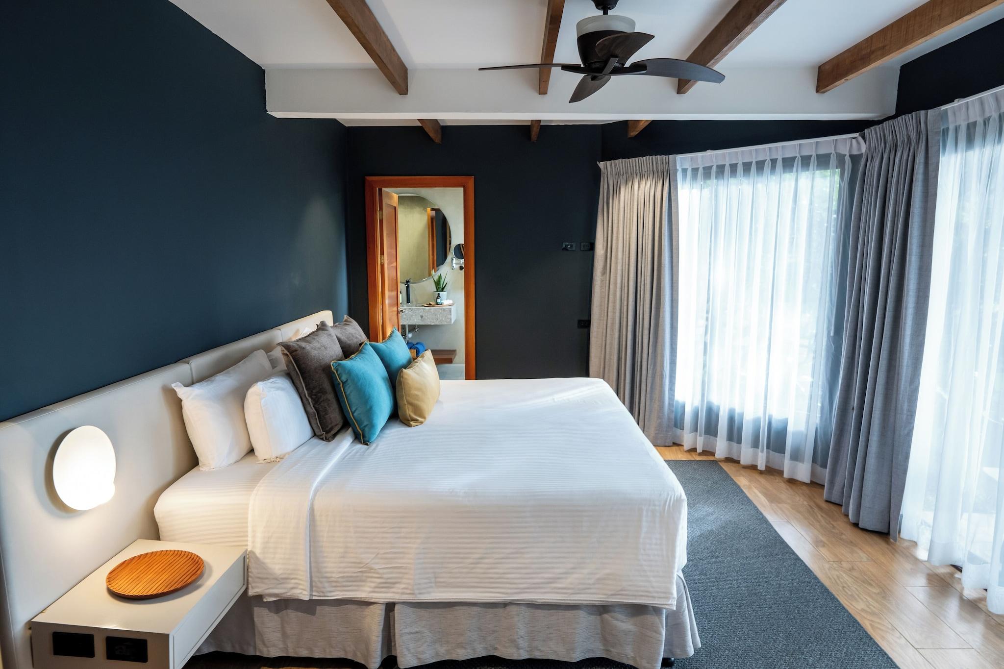 Bungalow Two King Beds