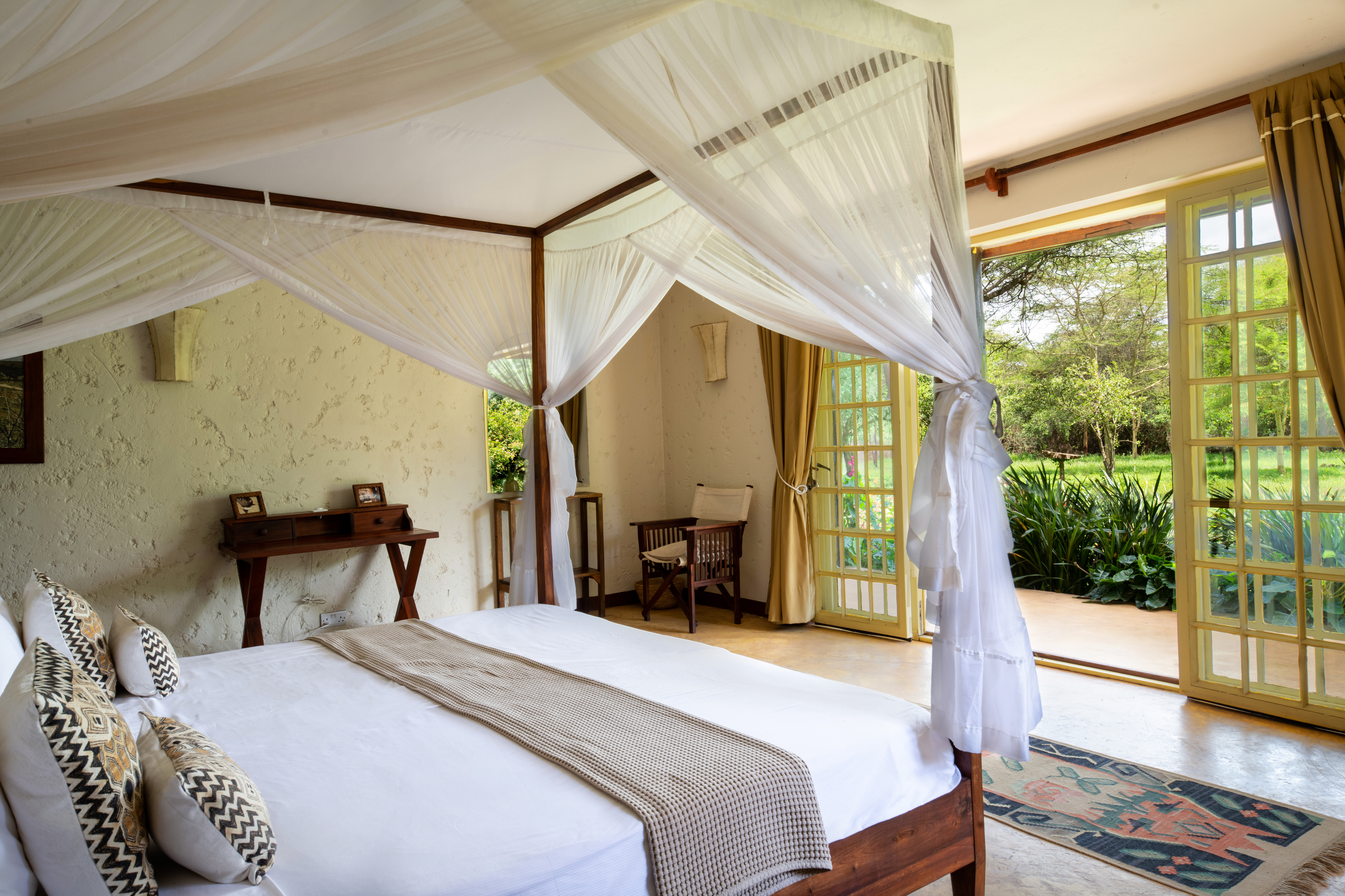 Double Queen Size Bed