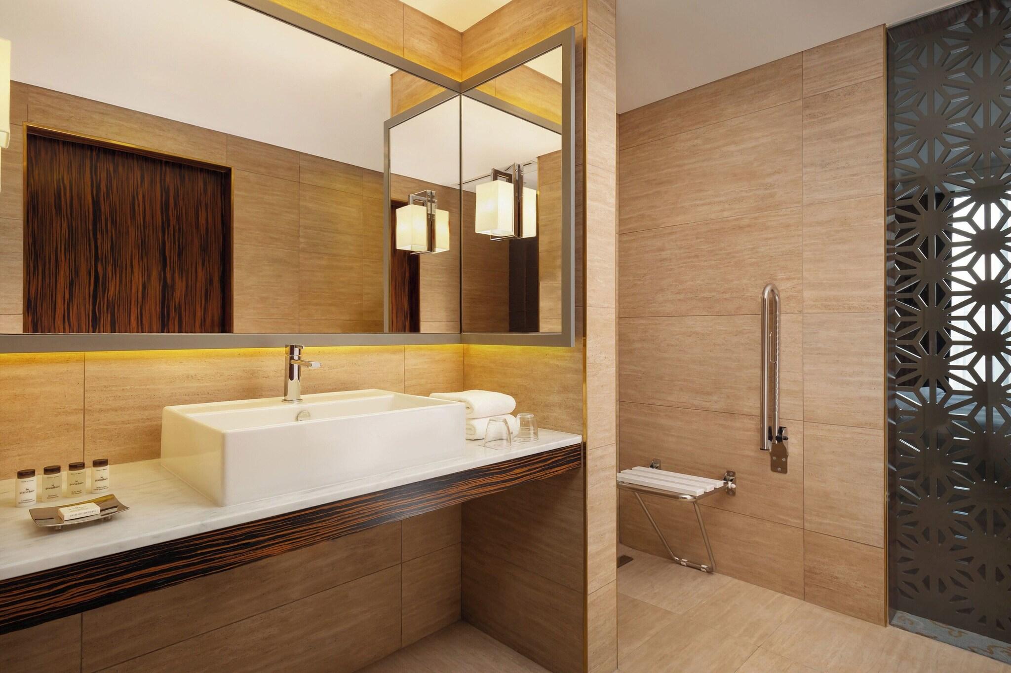 Double Deluxe King Bed