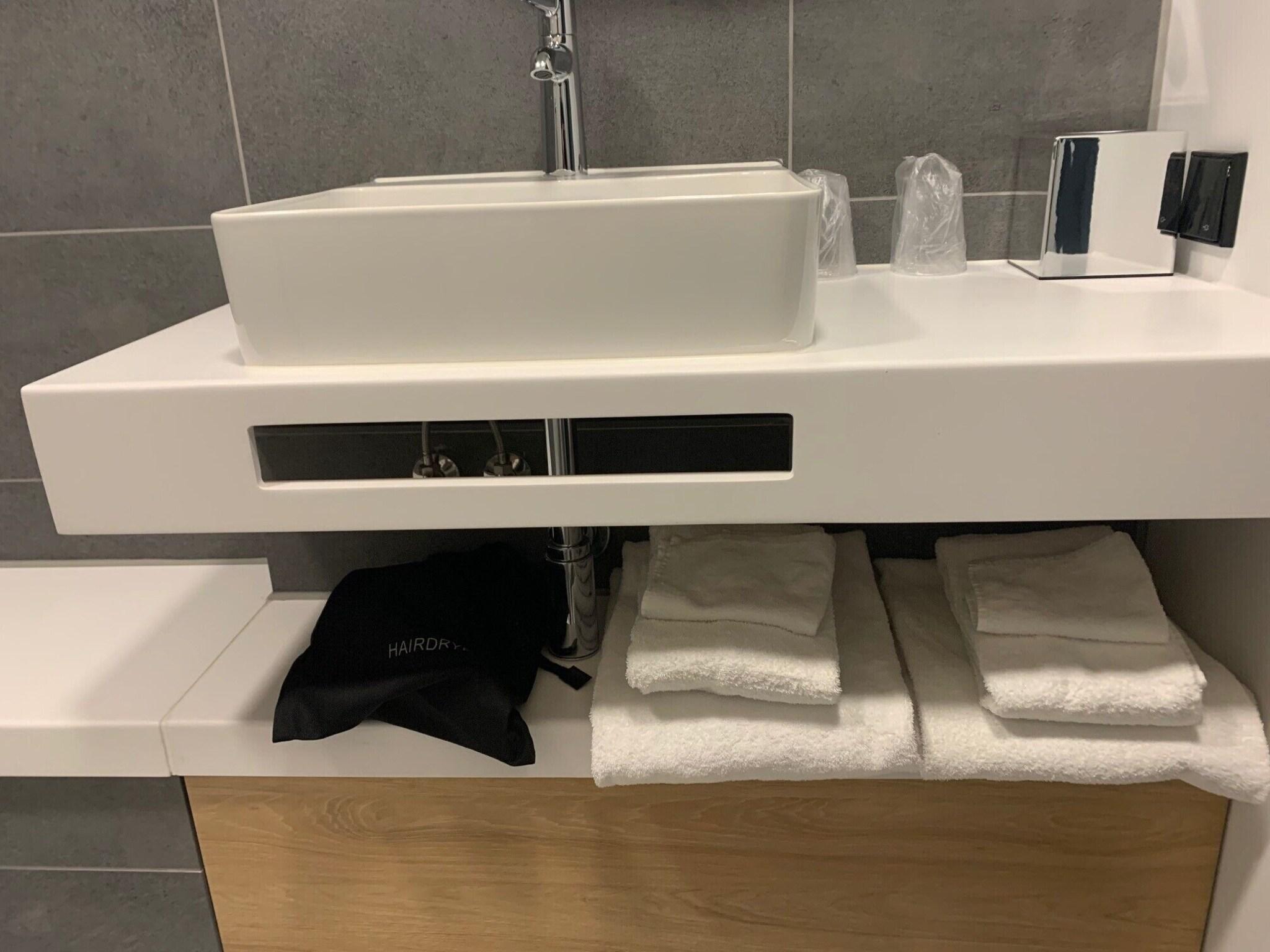 Studio Queen Size Bed