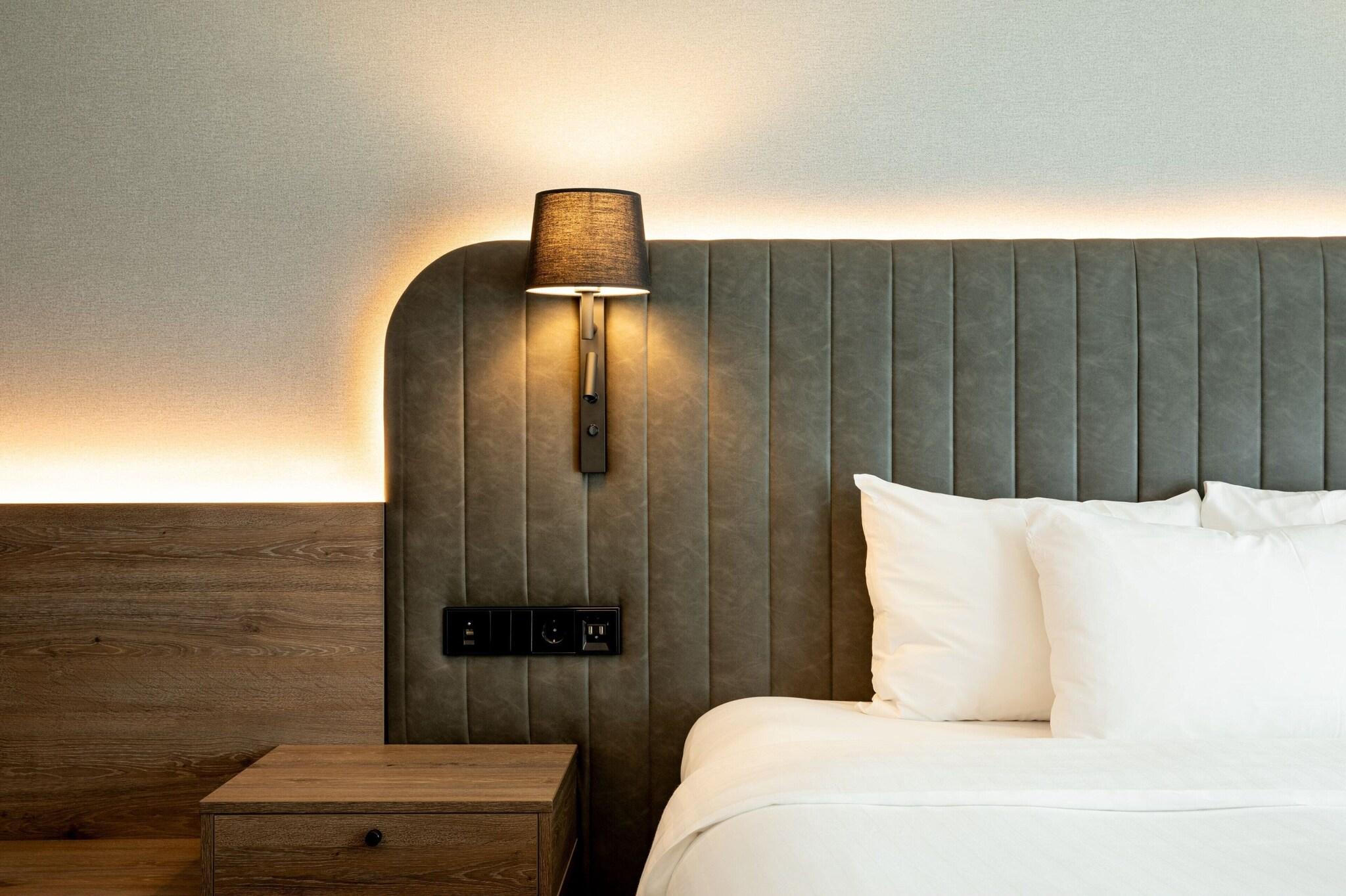 Studio Queen Size Bed